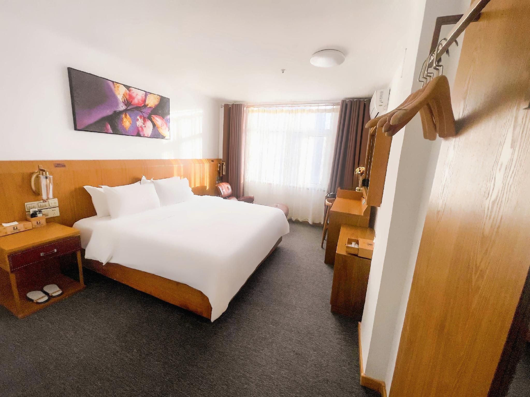 Economy Room
