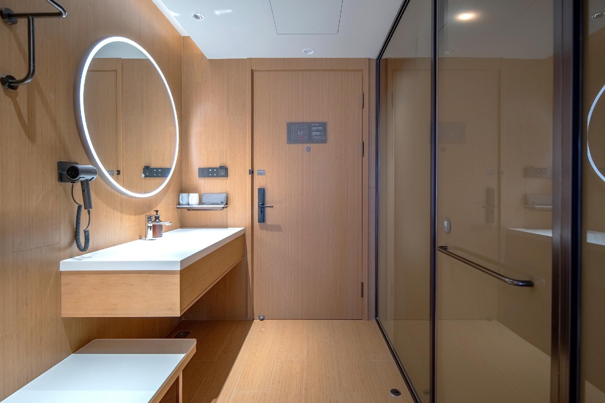 Deluxe Family Room, Guest room