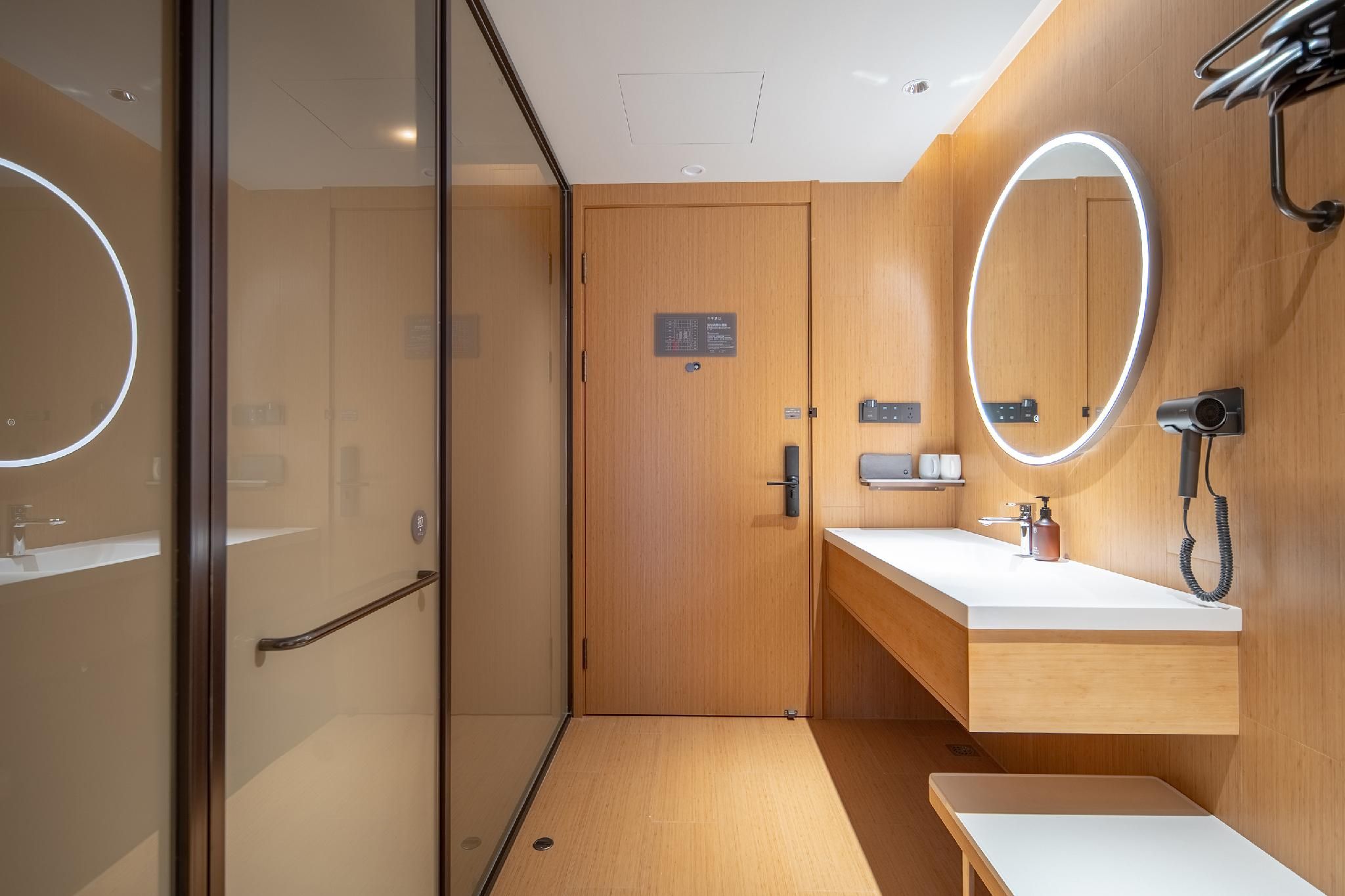 Huazhu - Business Twin Room