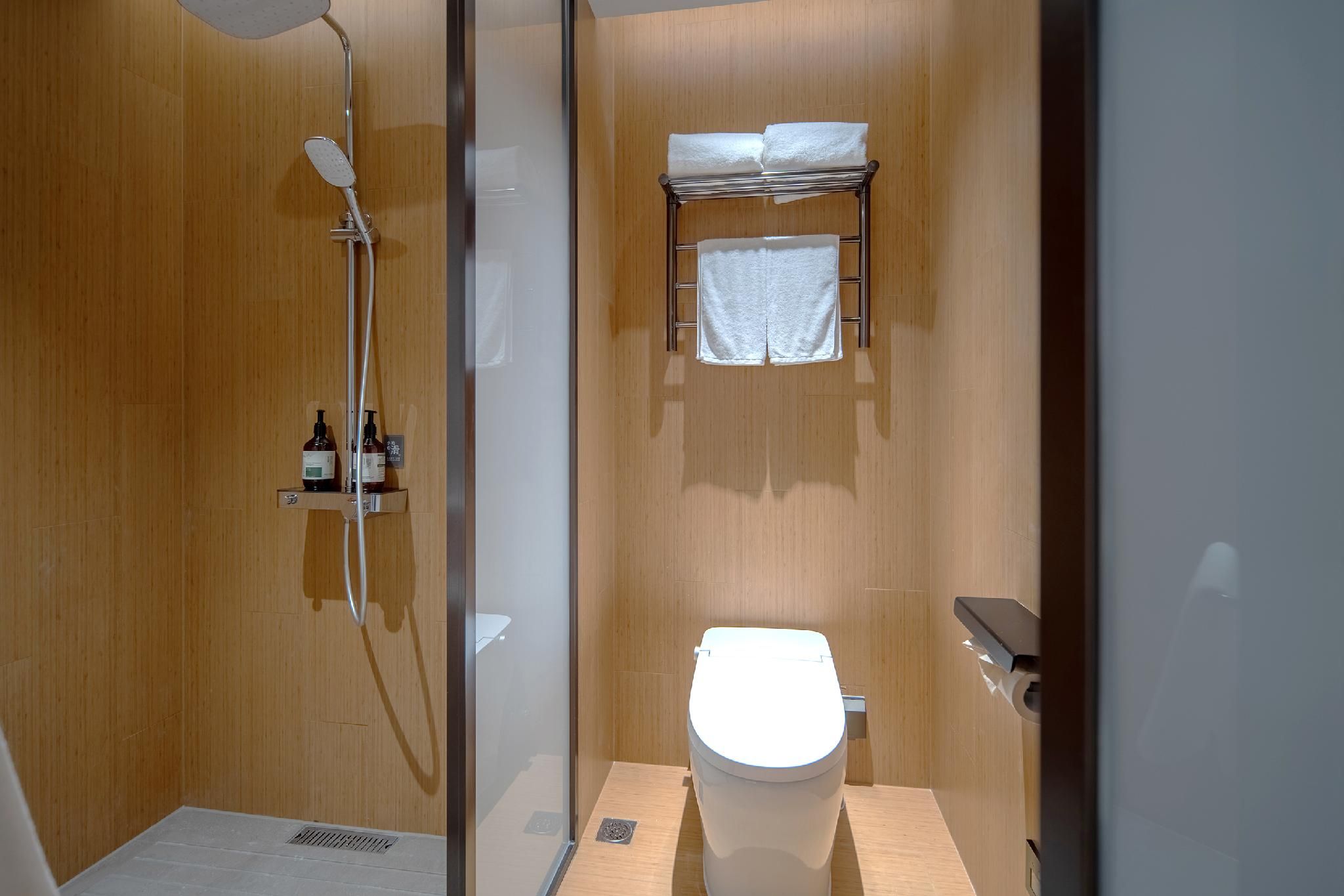 Deluxe Family Room, Guest room