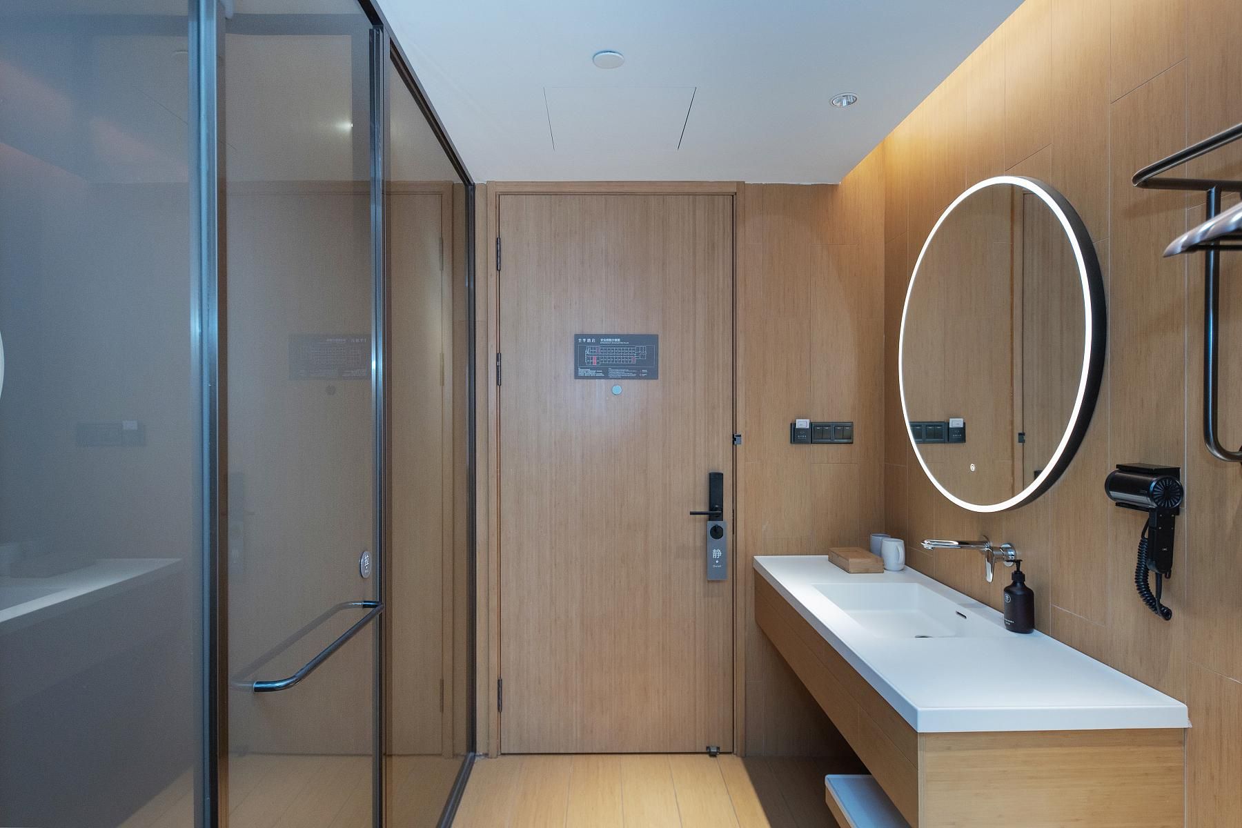 Huazhu - Superior Twin