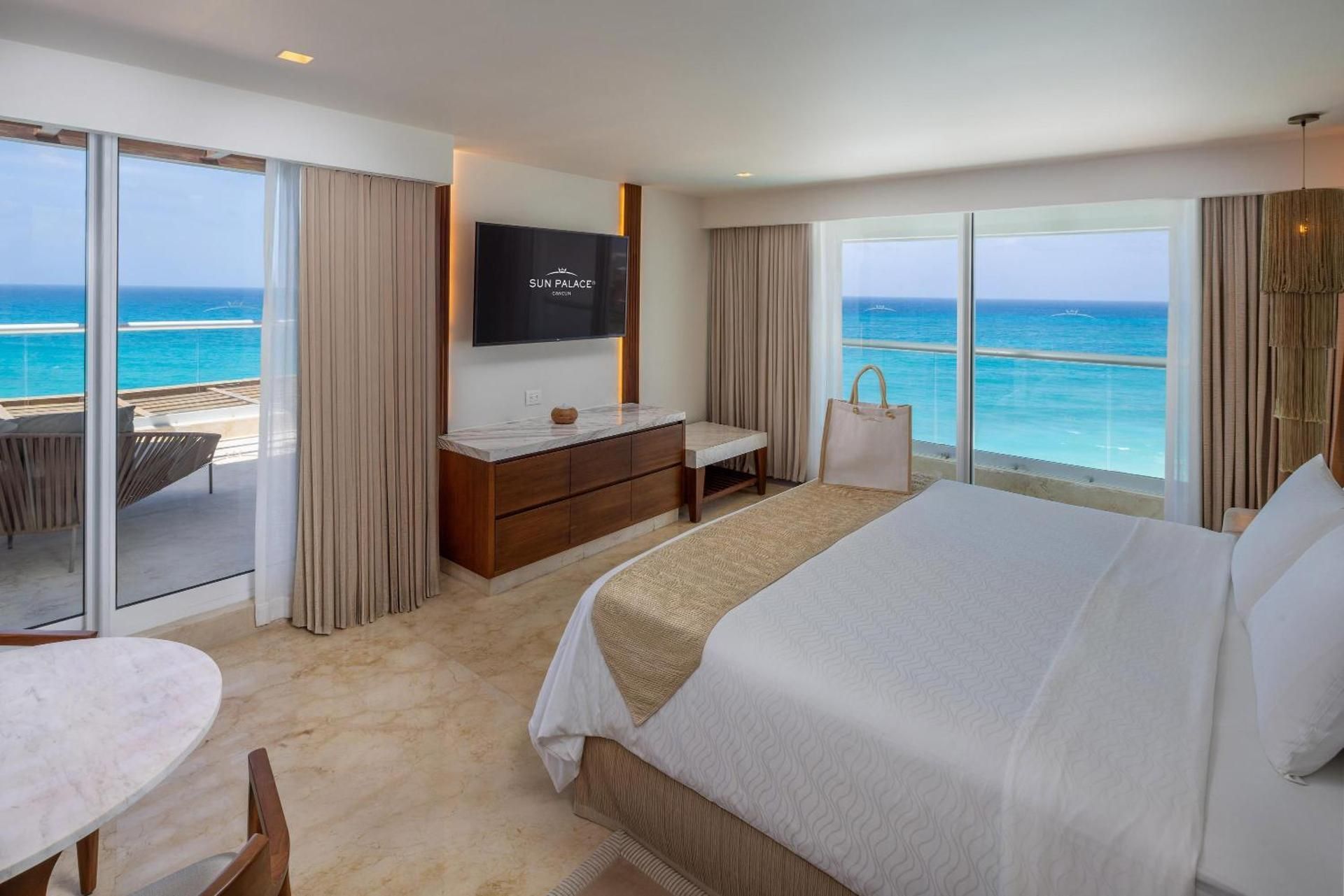 Superior Two Bedroom Presidential Suite Ocean View - King Size Bed