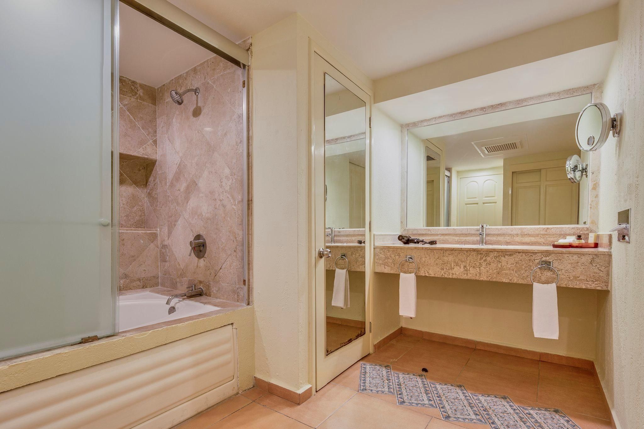 Villa Master Suite - Lock Off