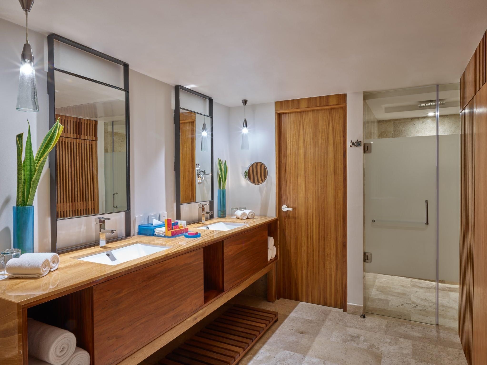 Honeymoon Suite