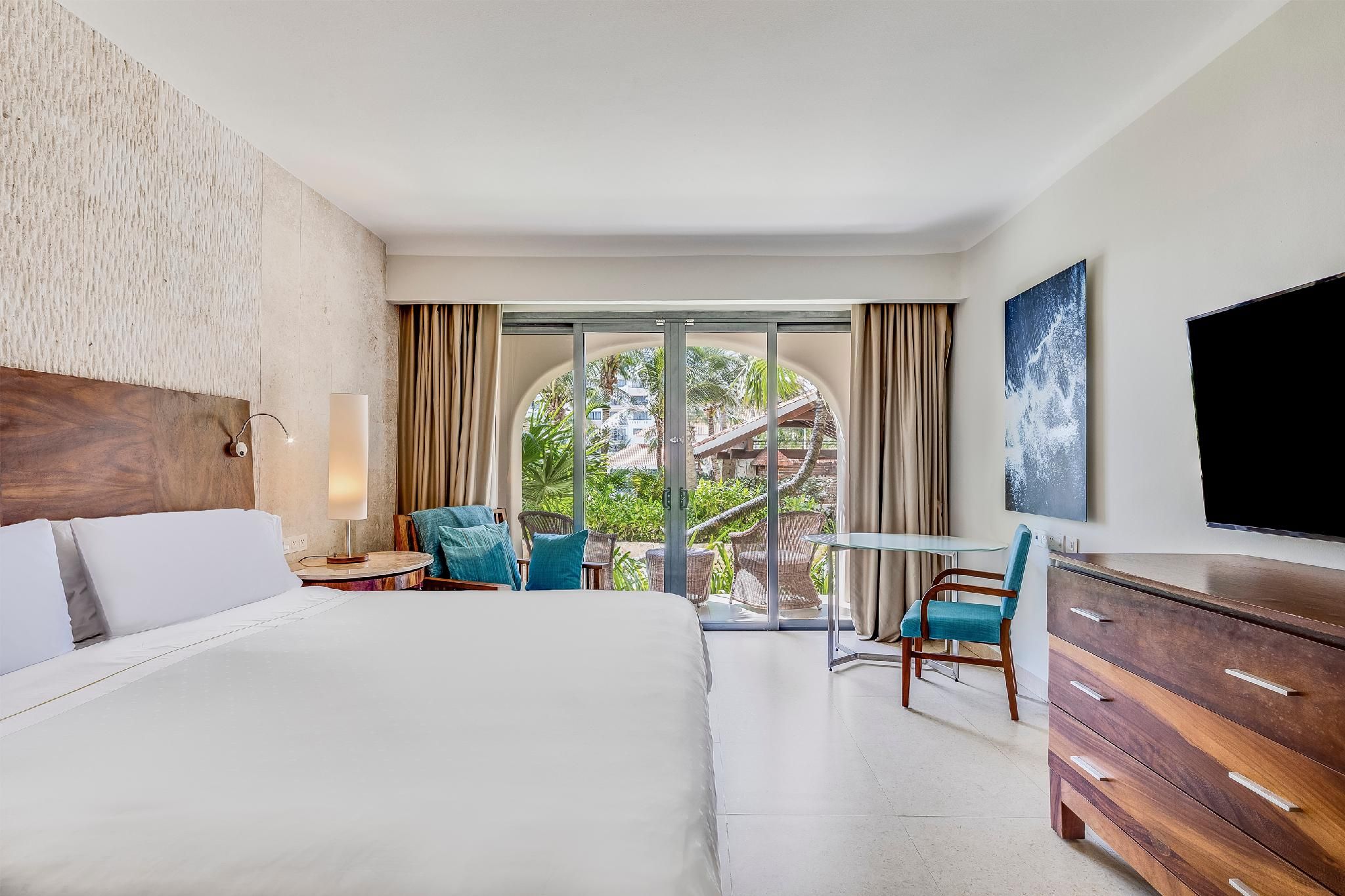 Premium Garden View King Room