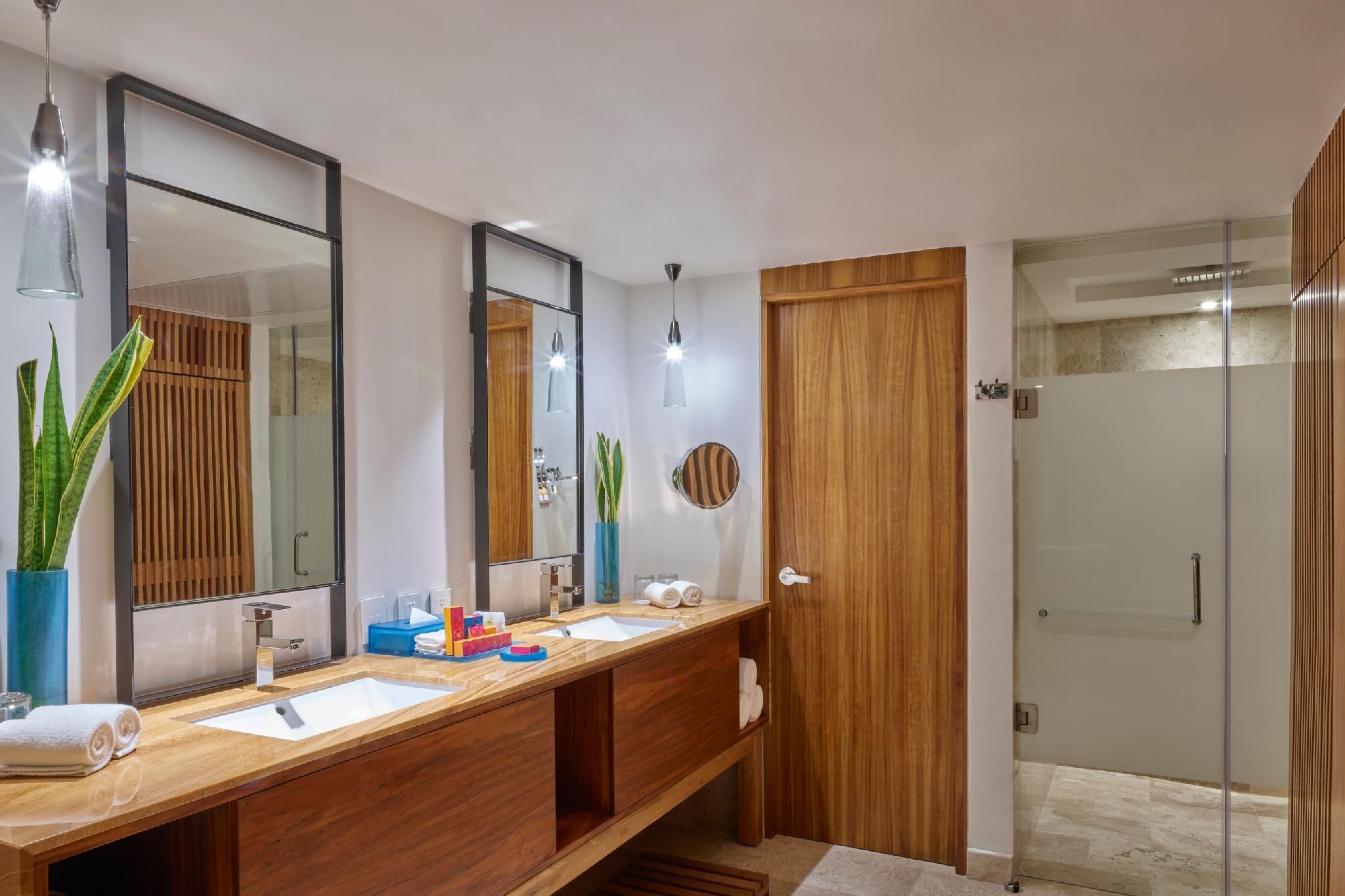 Fiesta Club Premium Ocean View King Room