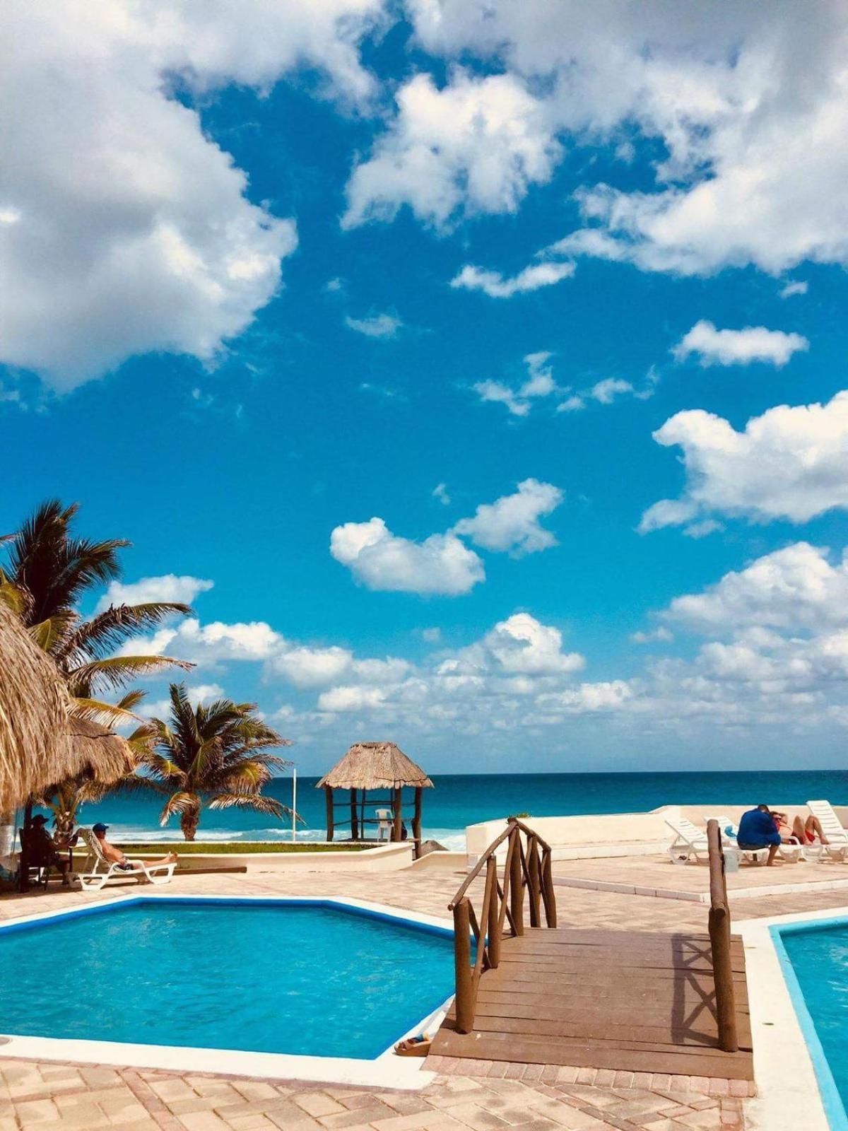 Brisas Sunset Apartment