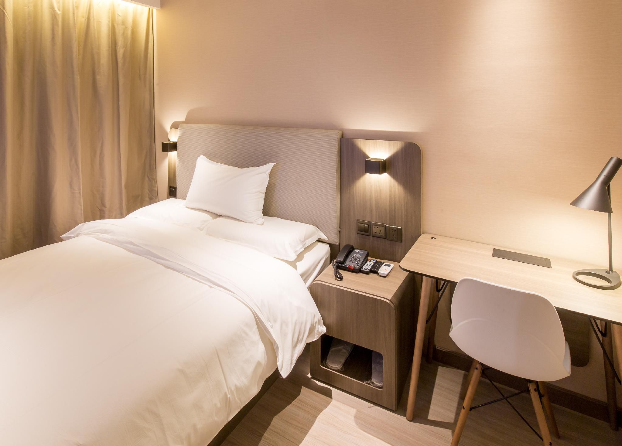 Huazhu - Room With Bed