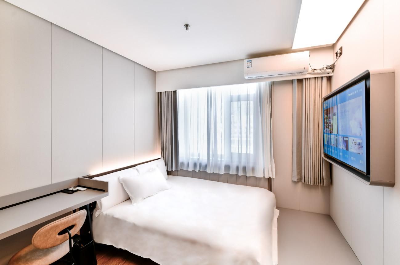 Huazhu - Intelligent 1 Bed Room