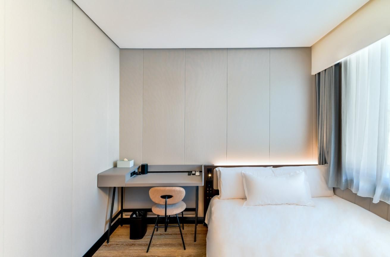 Huazhu - Intelligent 1 Bed Room