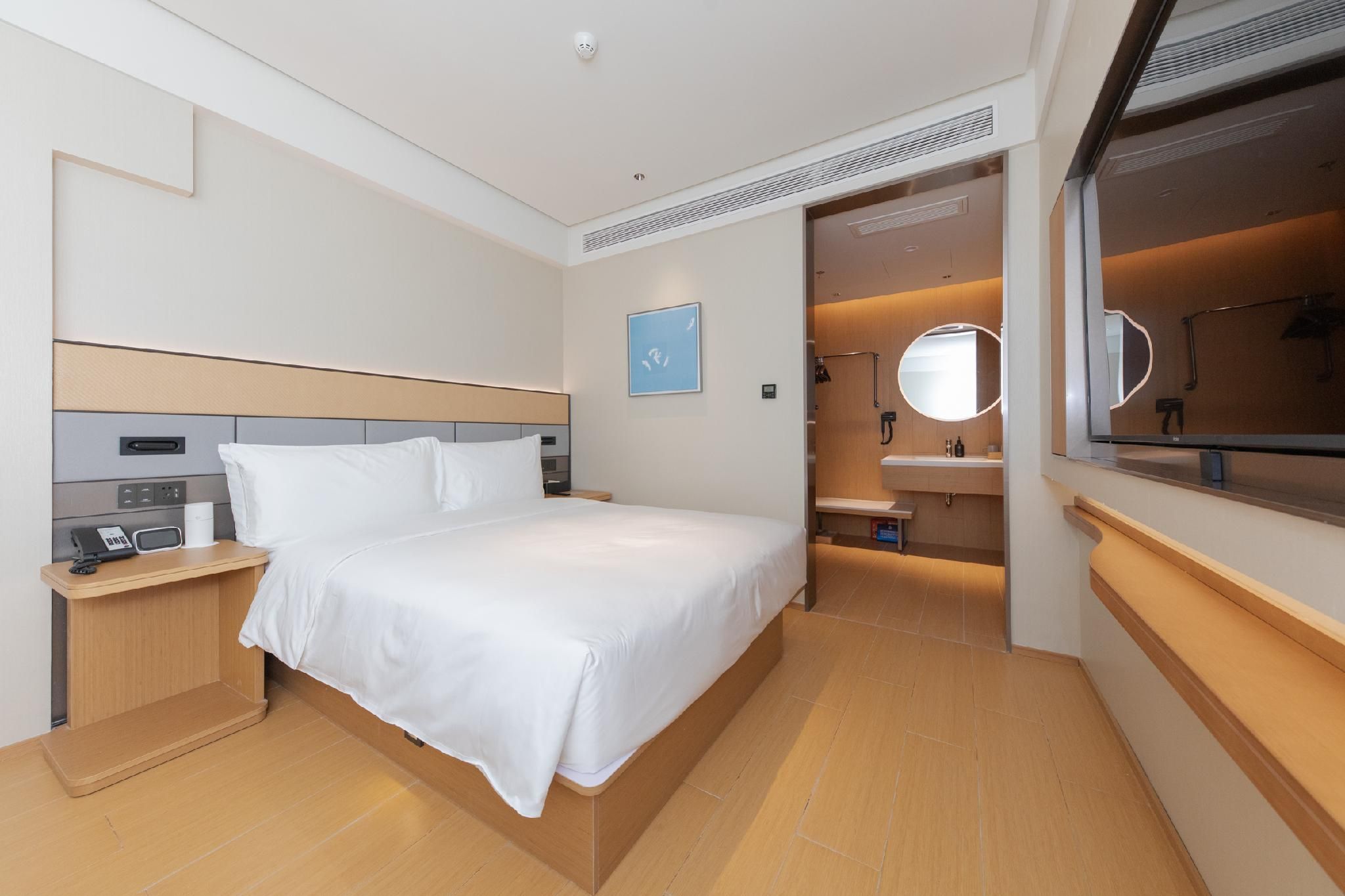 Huazhu - Room With Bed