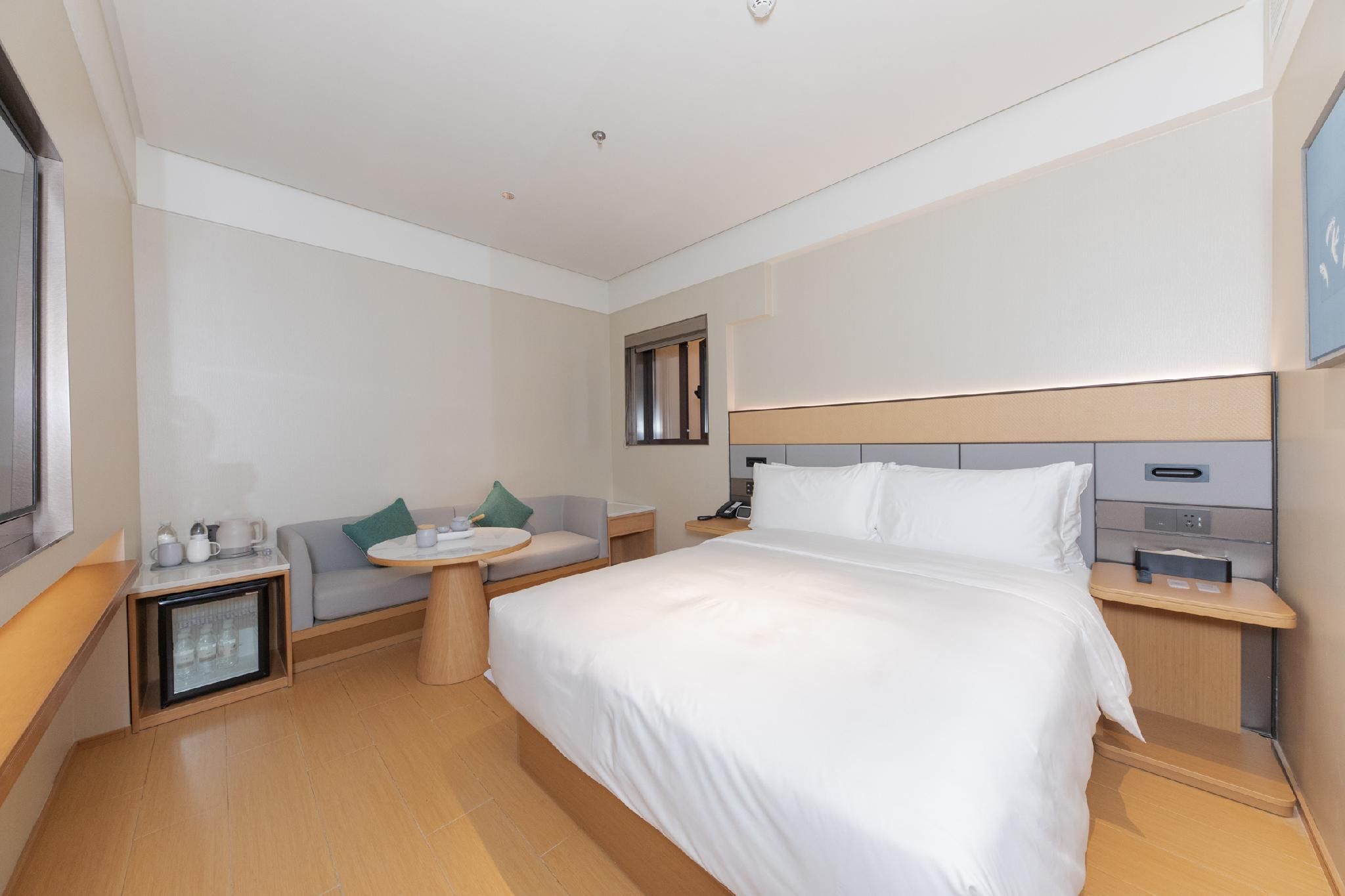 Huazhu - Room With Bed