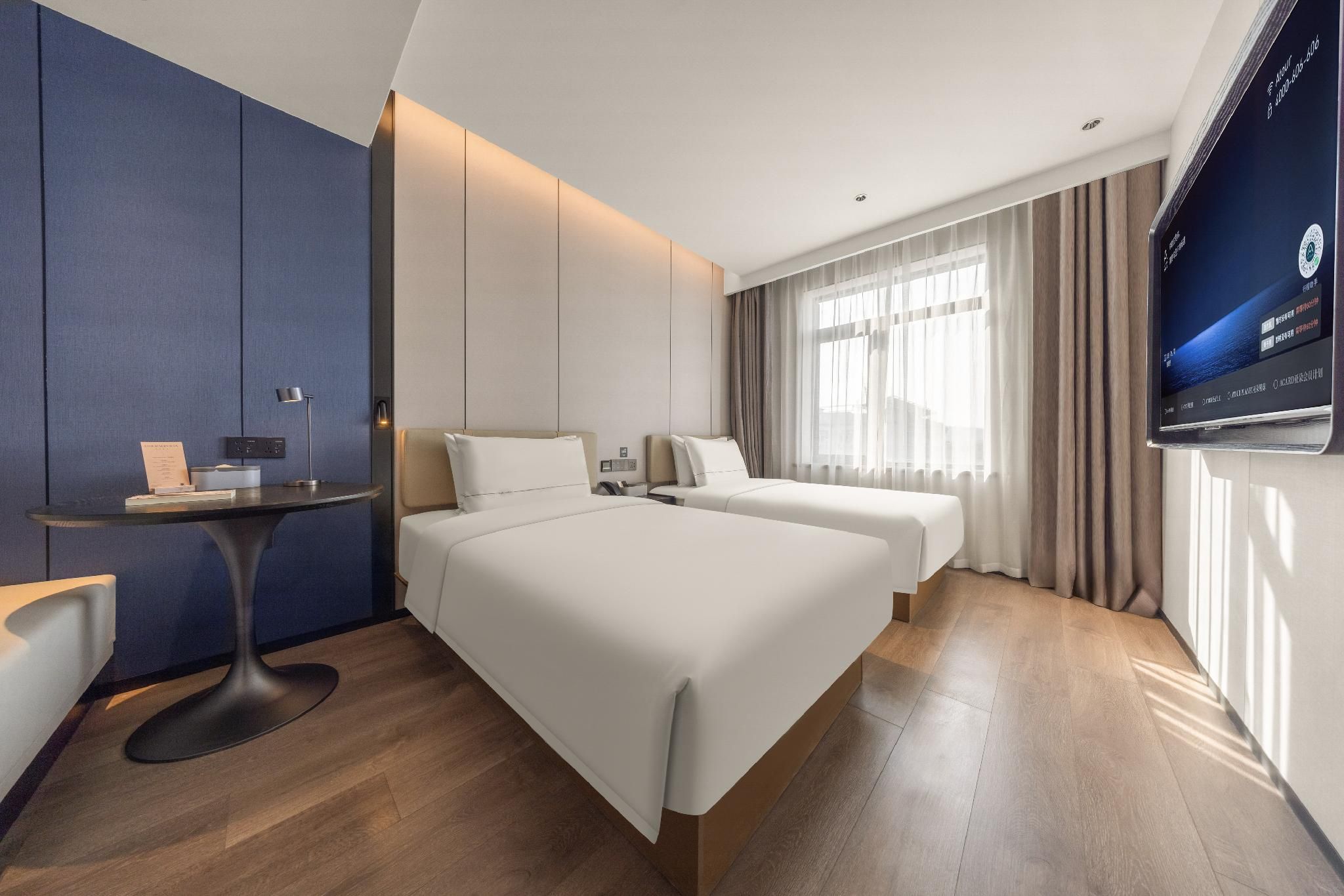 Premier Twin, City View