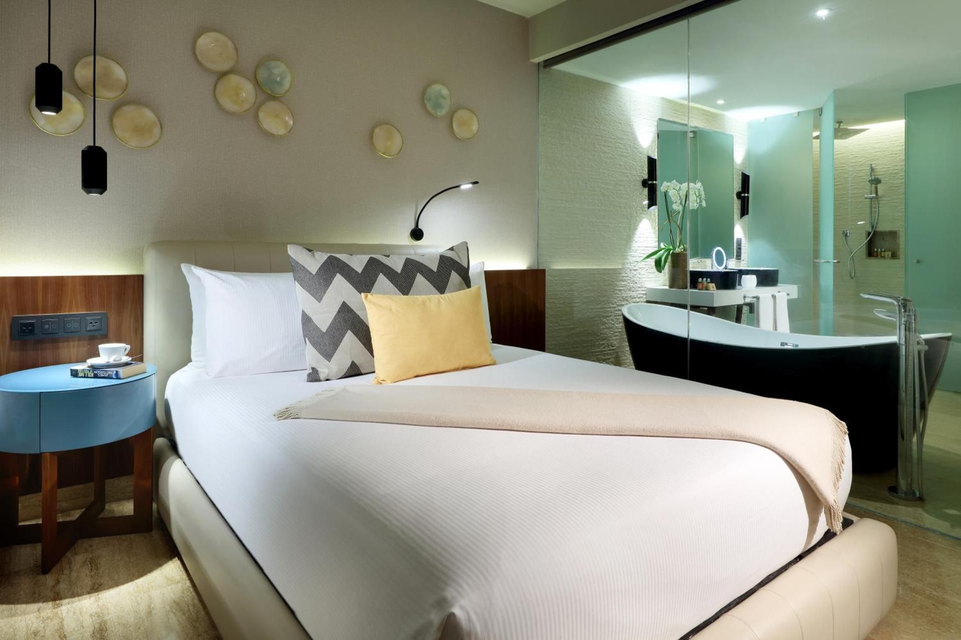 Junior Suite with Pool View