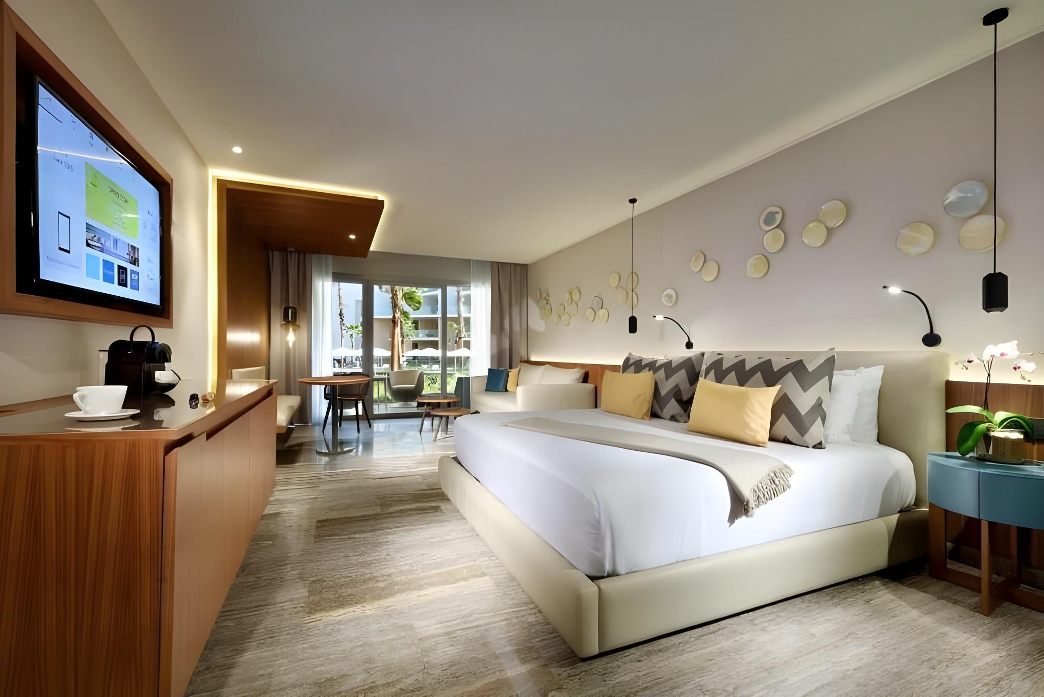 Poolside Ocean View Junior Suite