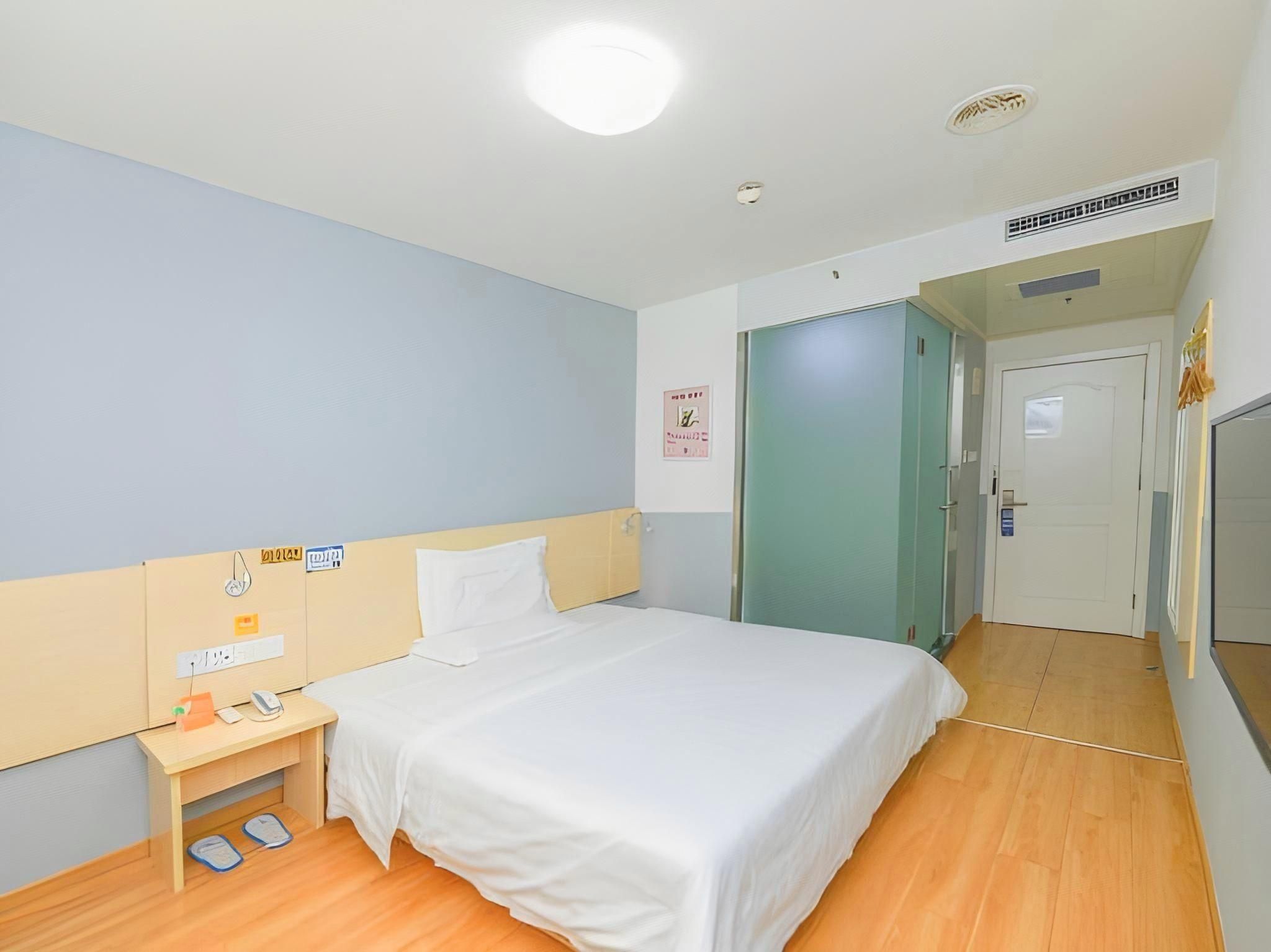 Economy Room