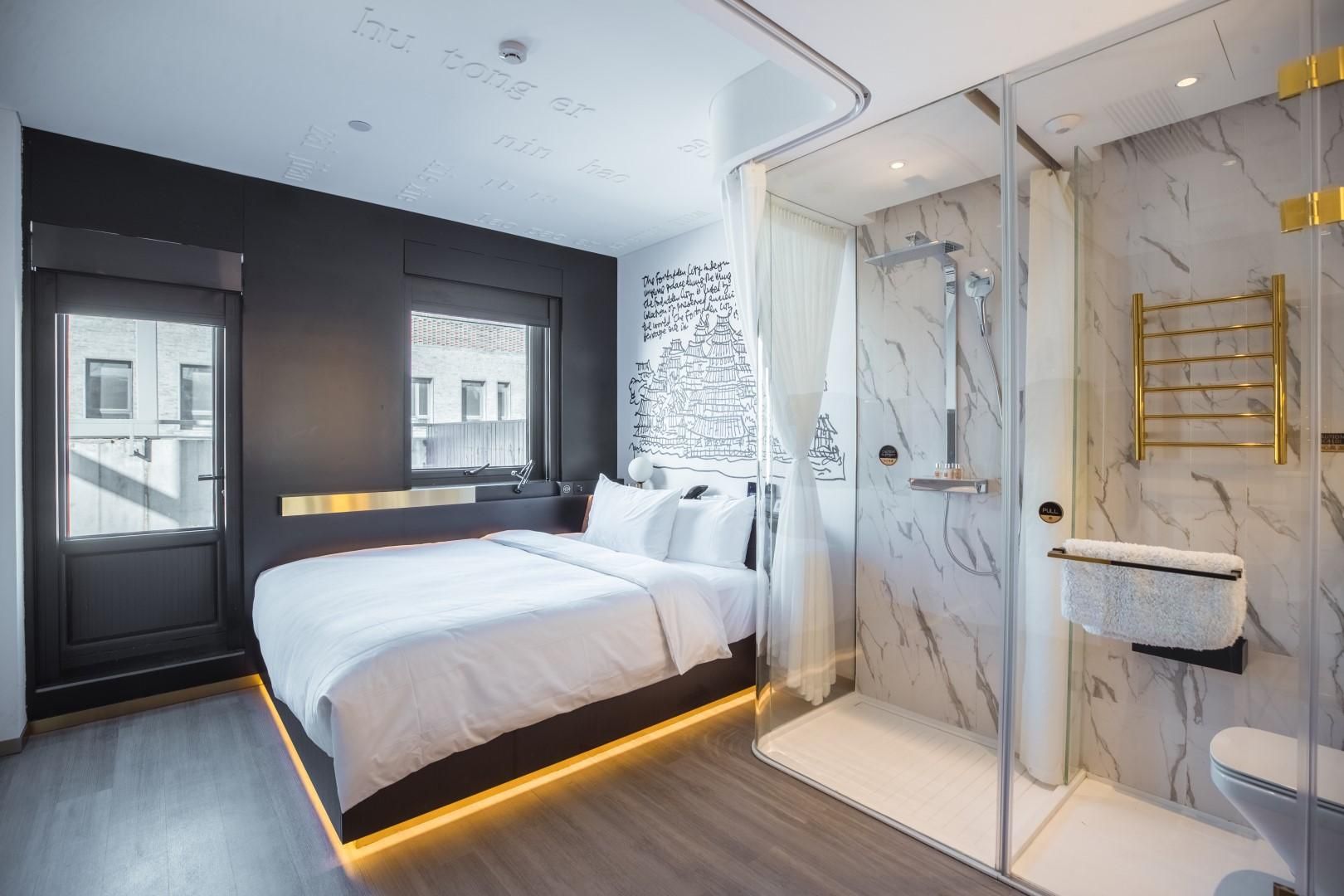 Huazhu - Room With View