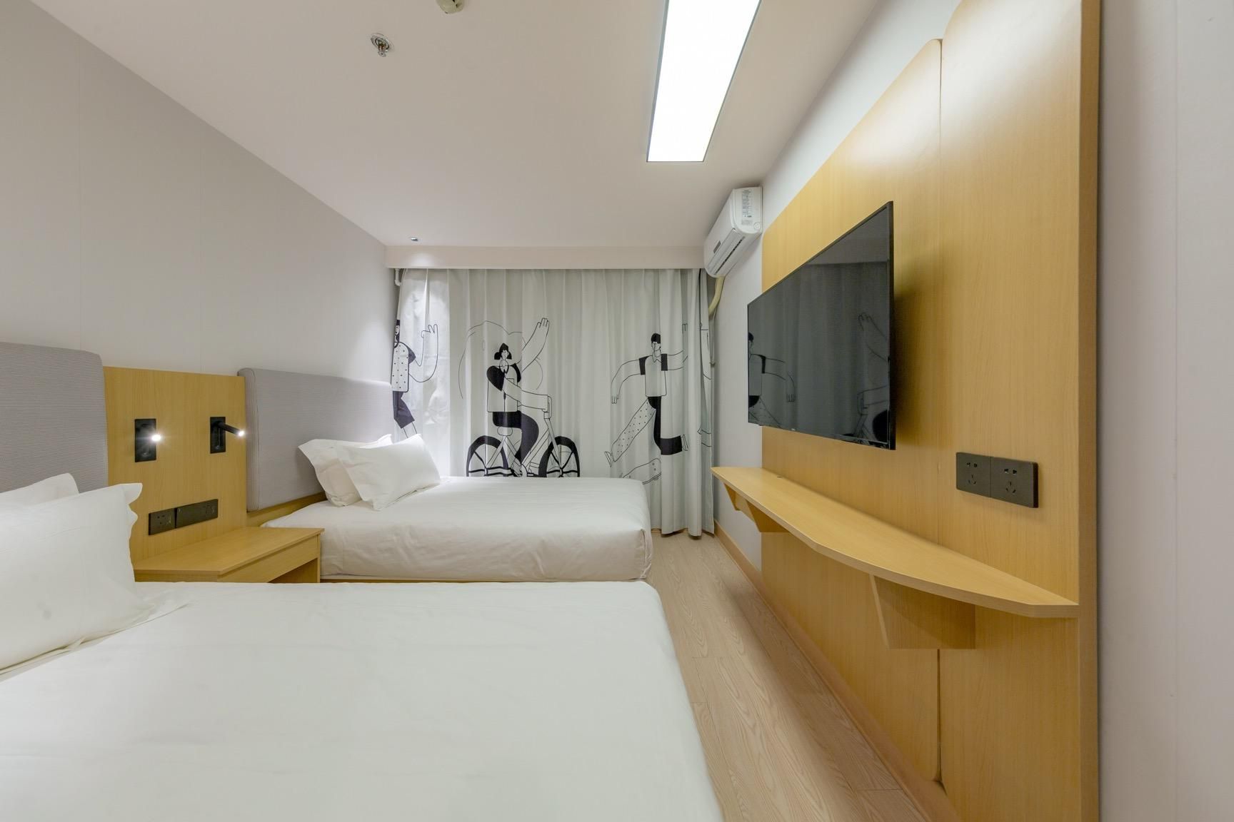 Twin Bed Room