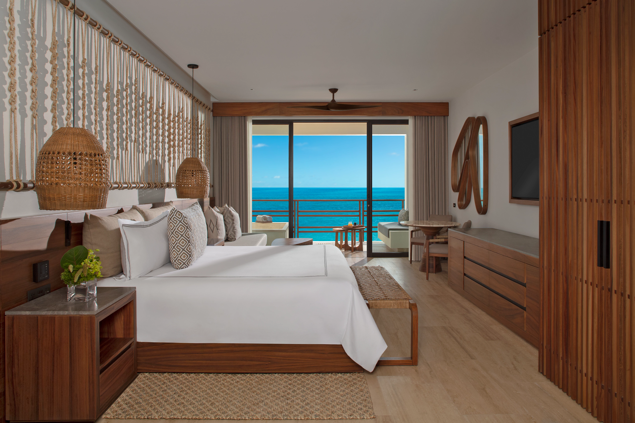 Preferred Club Junior Suite Ocean Front King