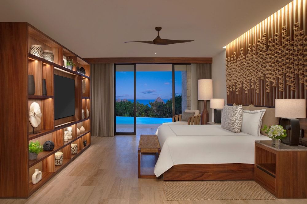 Preferred Club Master Suite Swim Out Ocean Front