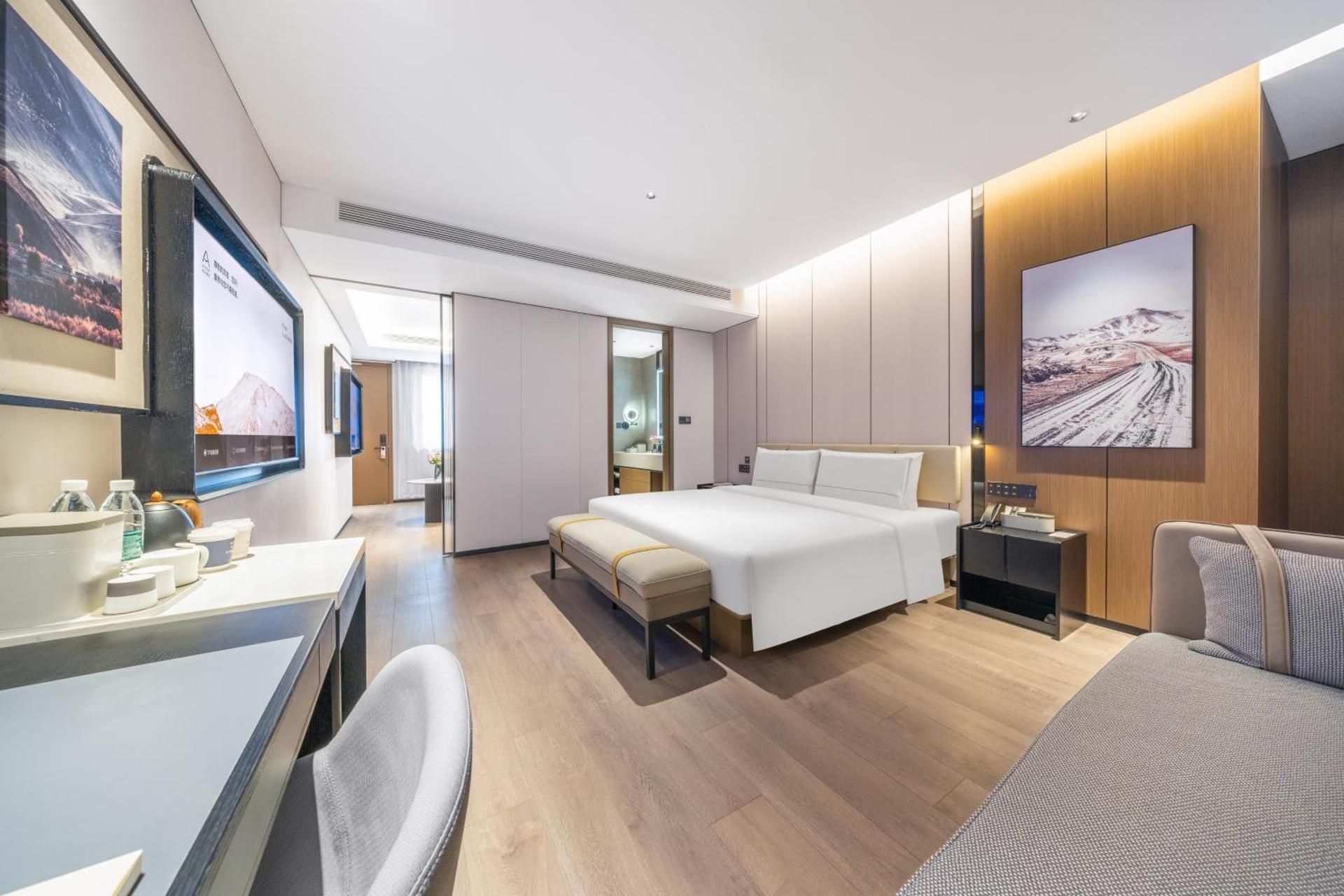 Premium Courtyard King Room
