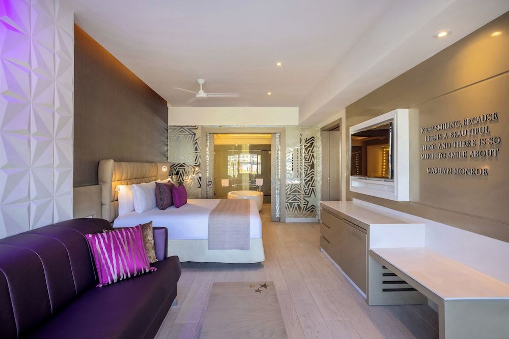STAR Class Directors Suite One Bedroom Swim Out