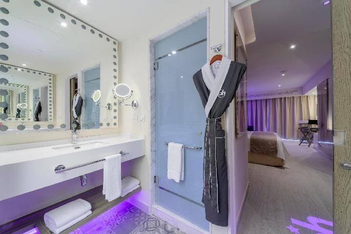 Star Class Entourage Suite