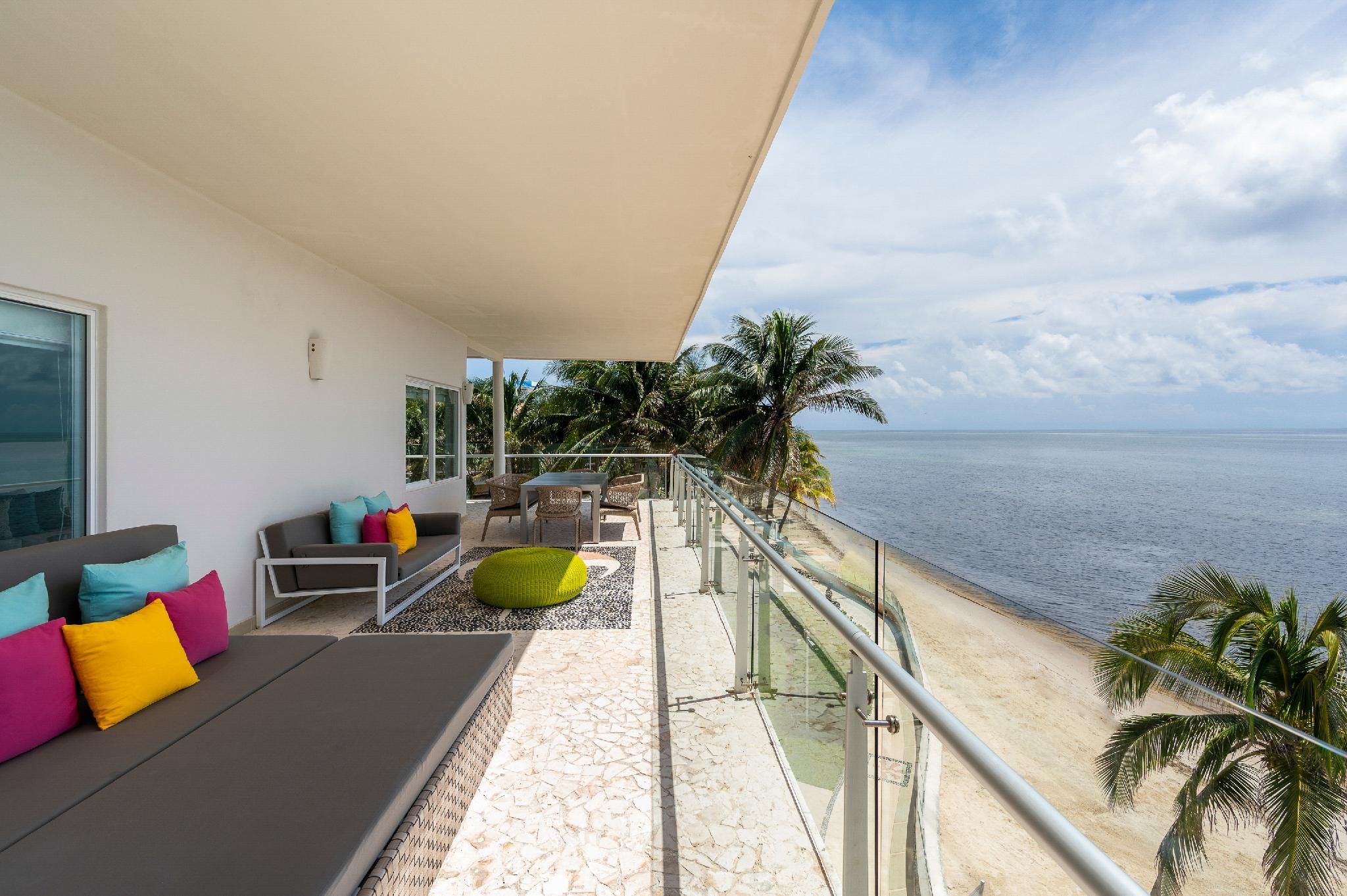 Corner Suite Ocean Front King