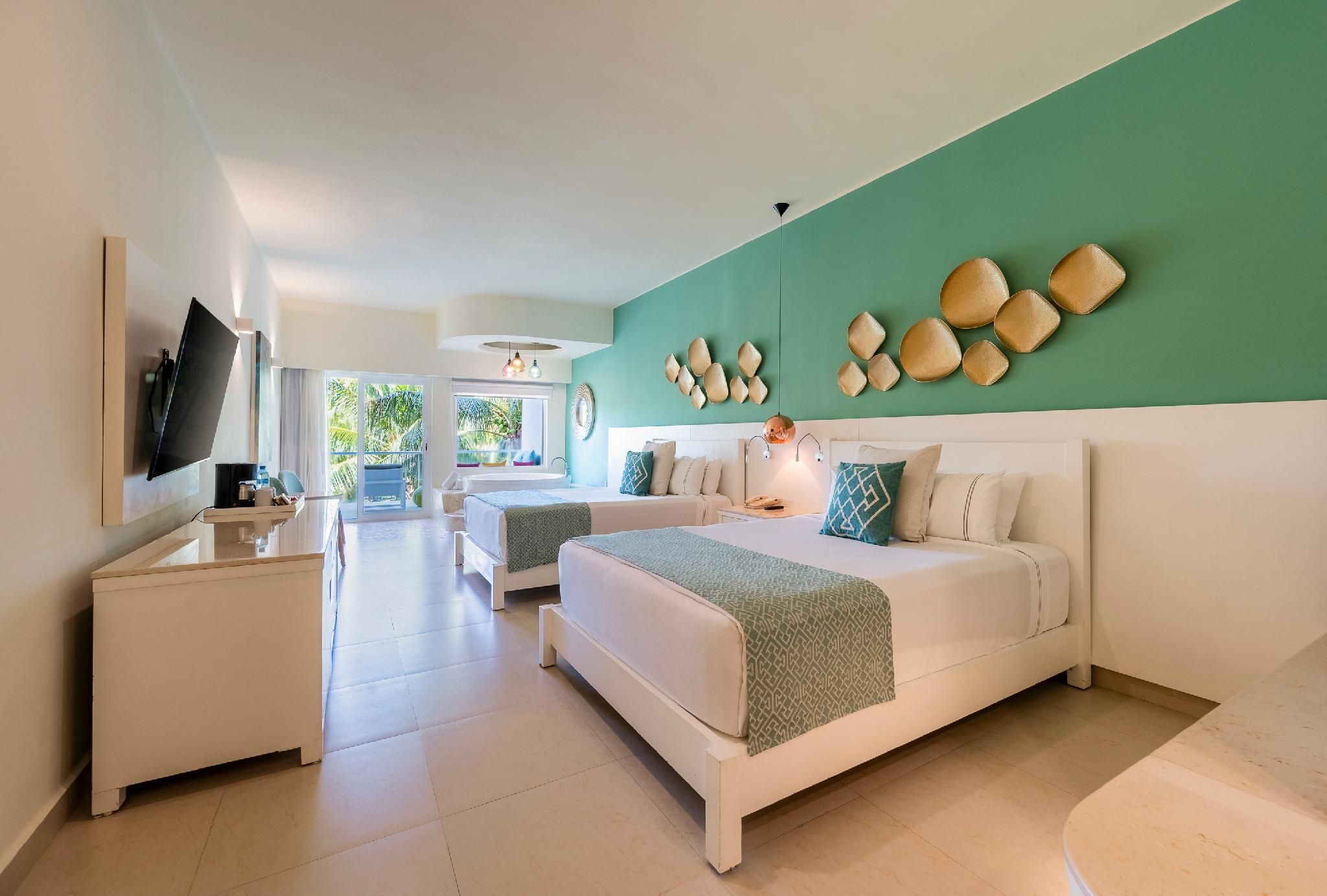Deluxe Ocean View 2 Queen
