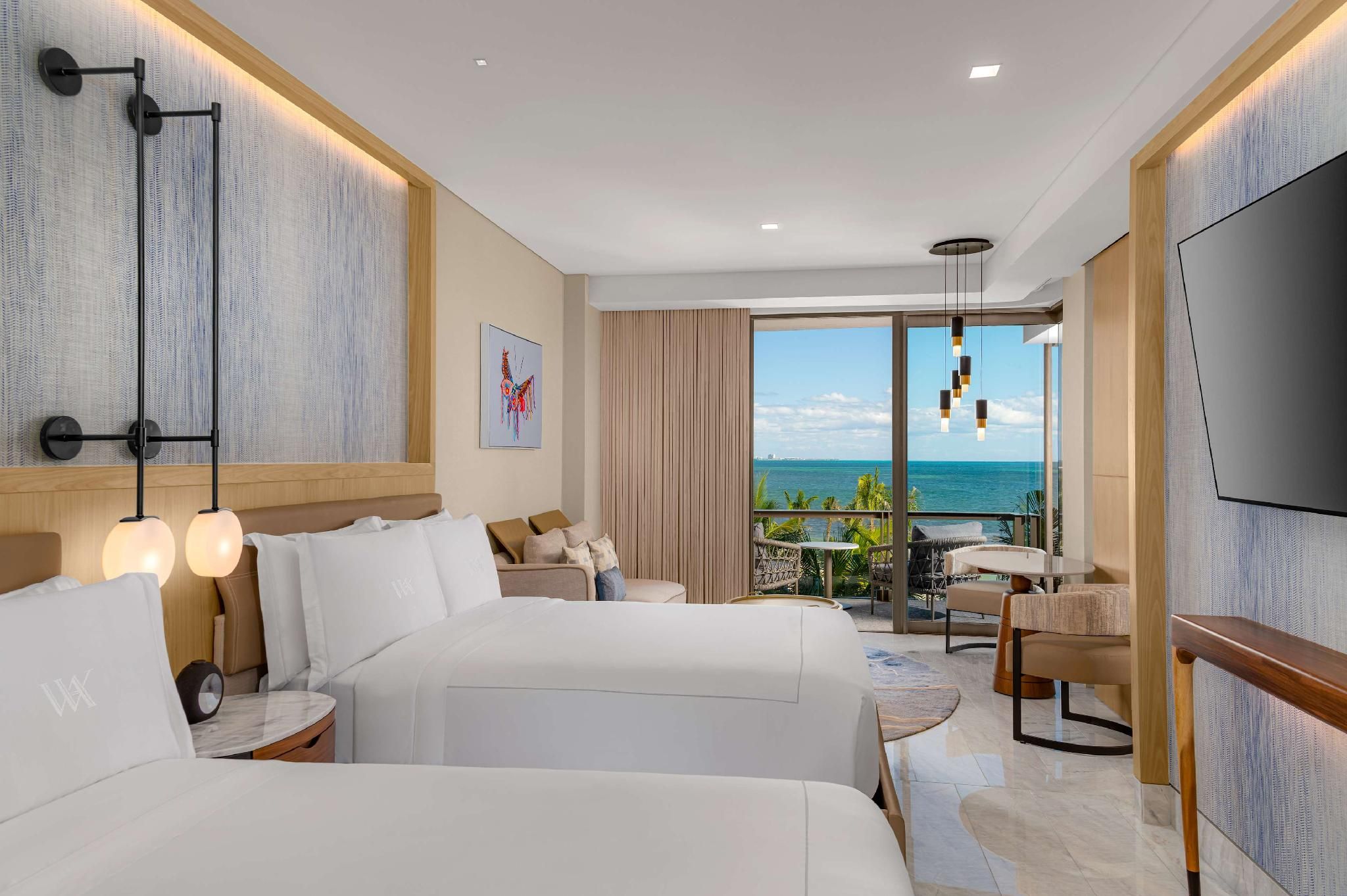Ocean Front 2 Queen Beds Guestroom