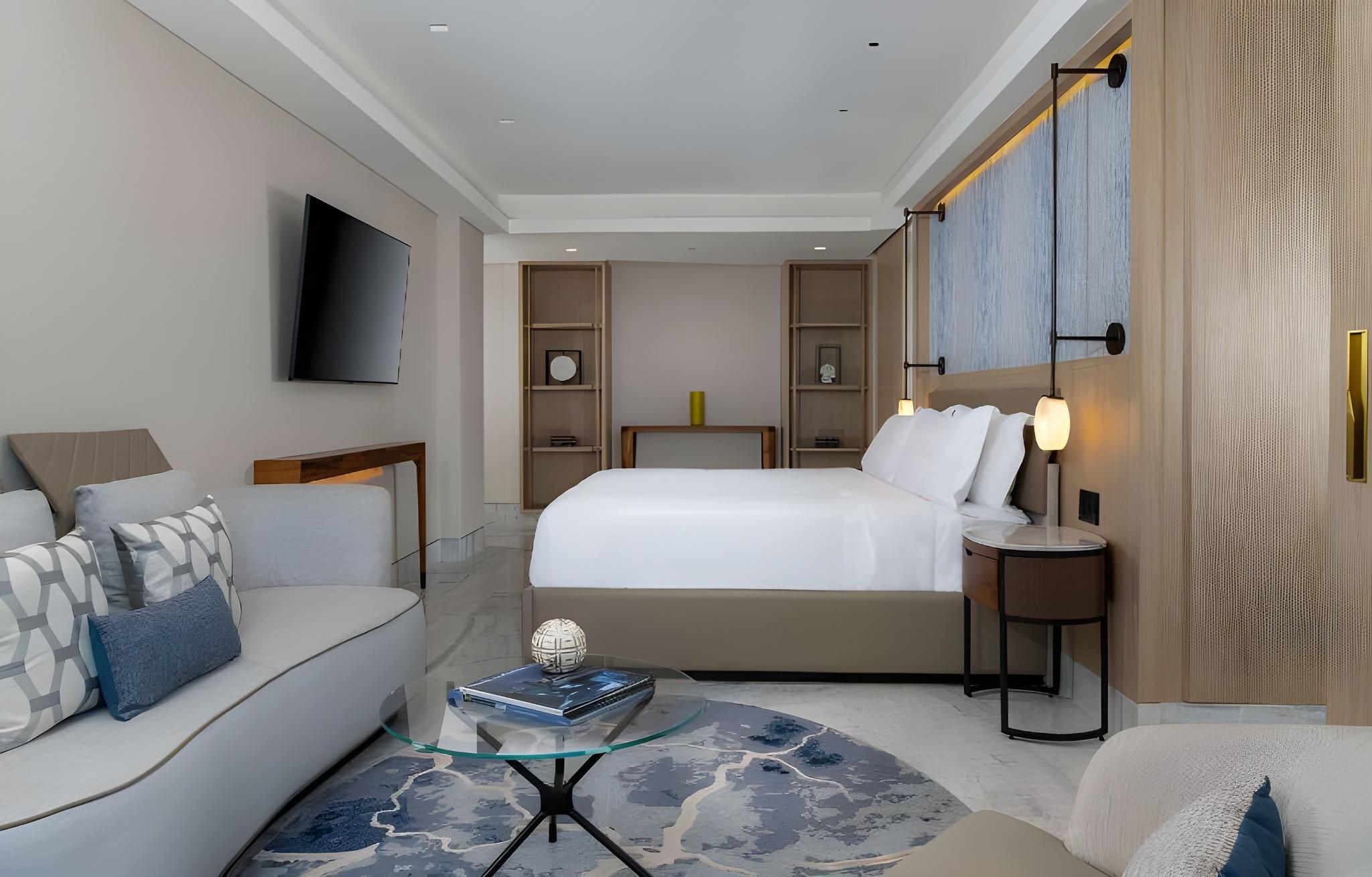 Deluxe Ocean Front 2 Queen Beds Guestroom