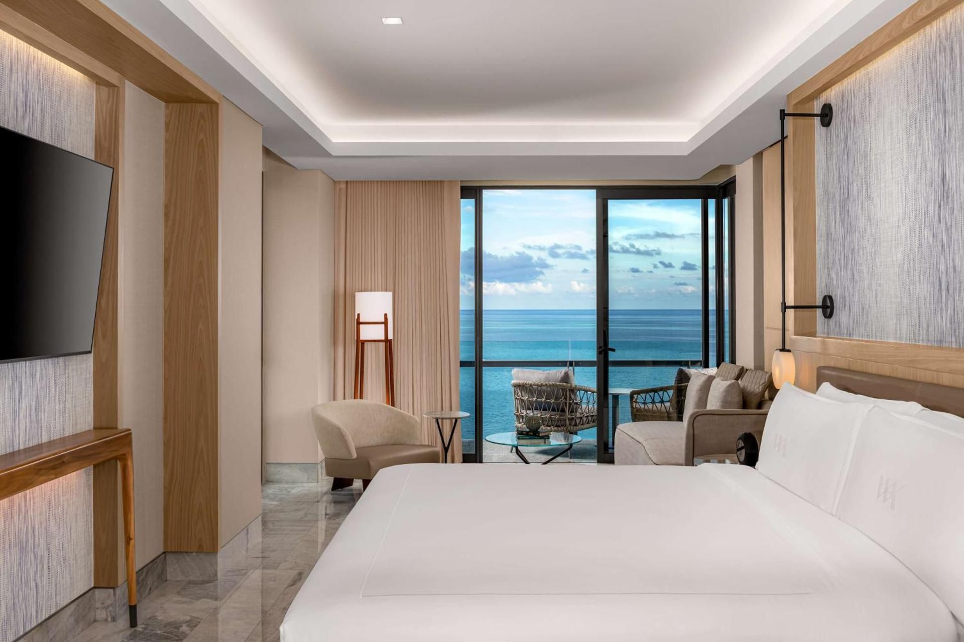 Ocean Front Master Corner Suite With King Bed