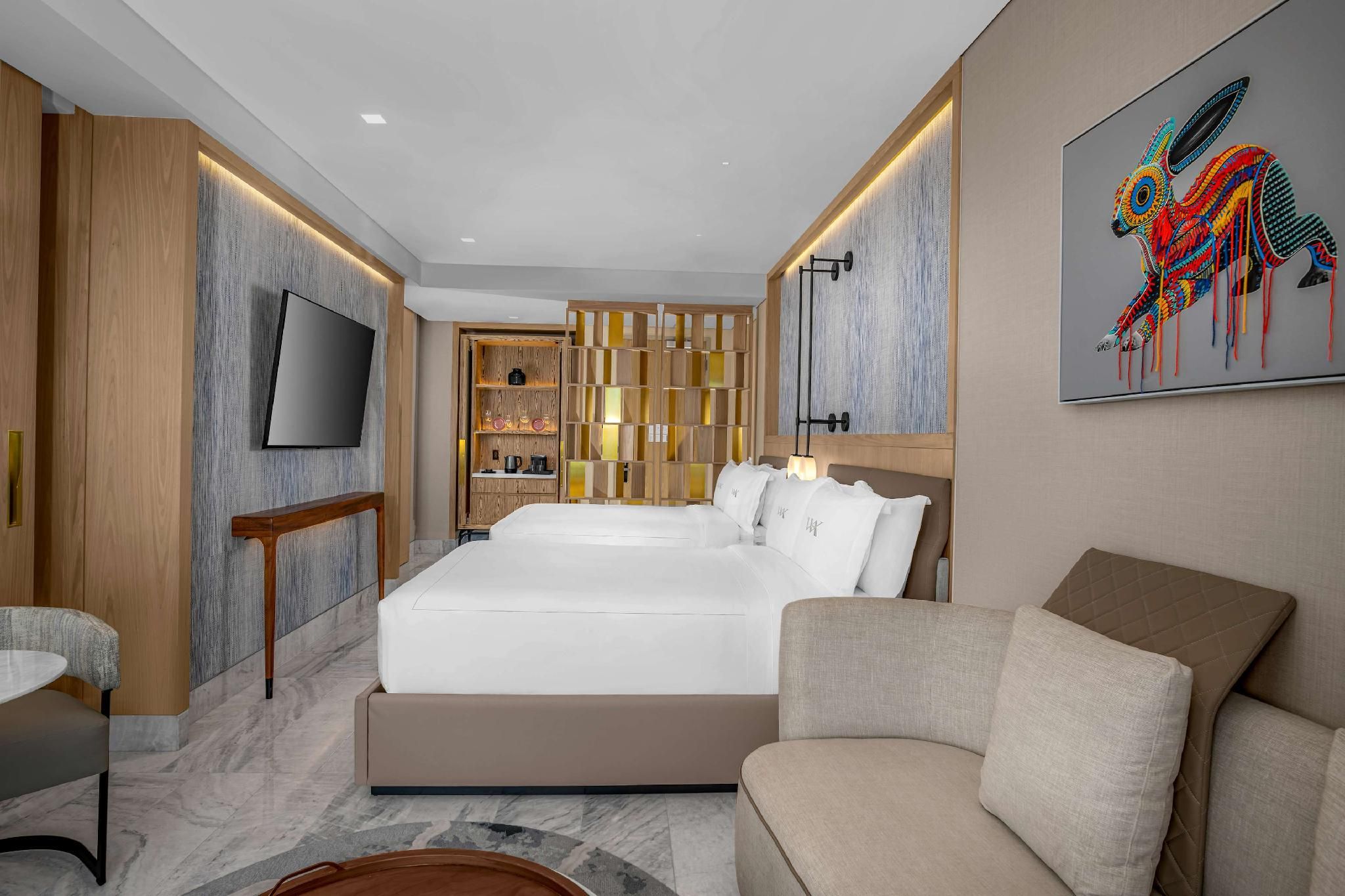 Family Connecting Suite 1 King / 2 Queens