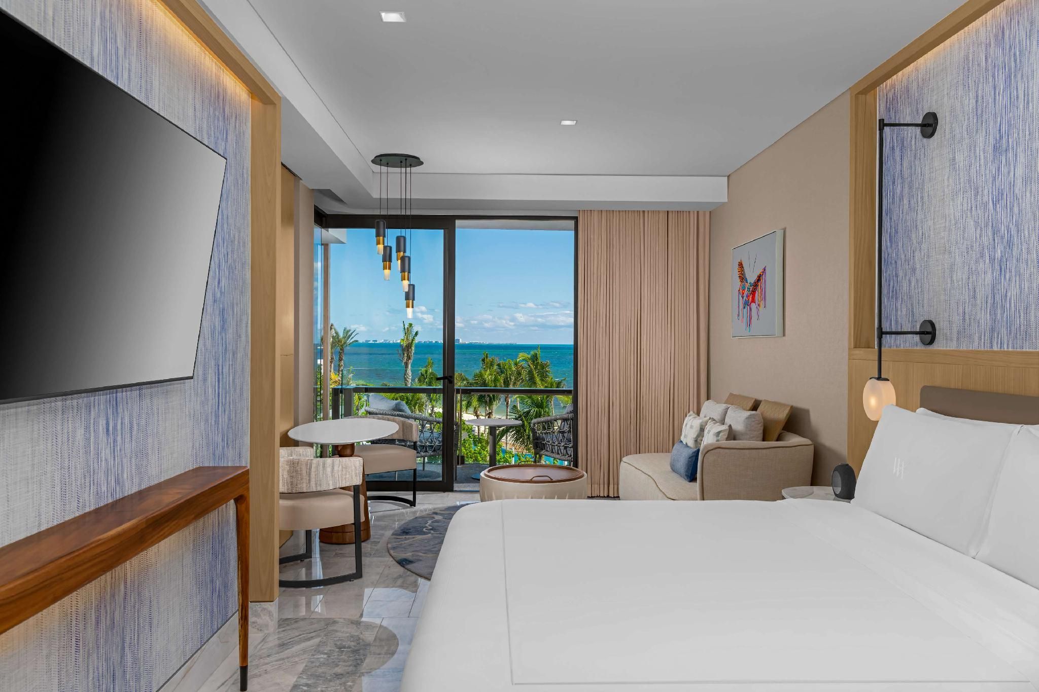 Ocean Front View King Bed Guestroom