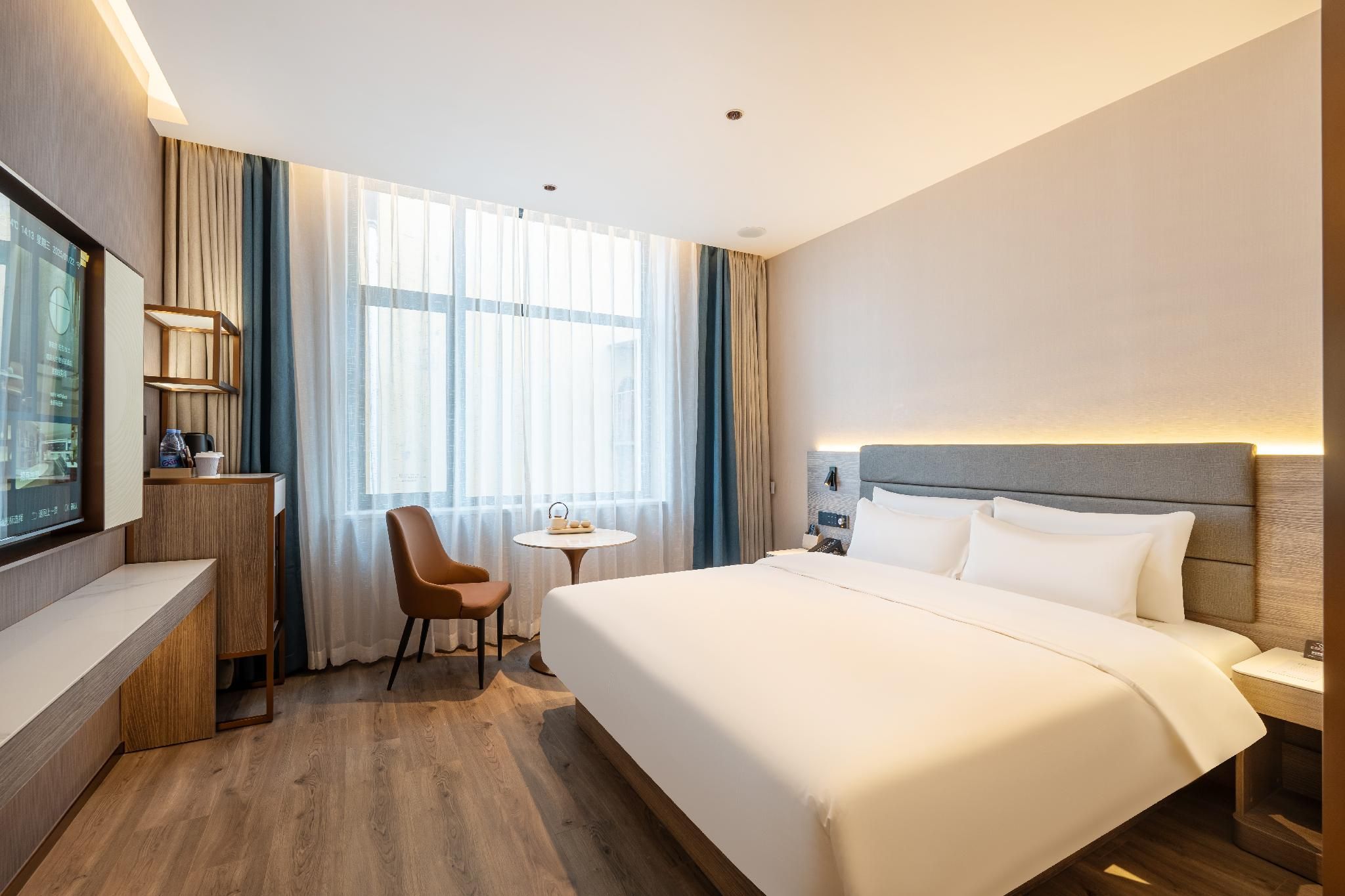 Queen Superior Room