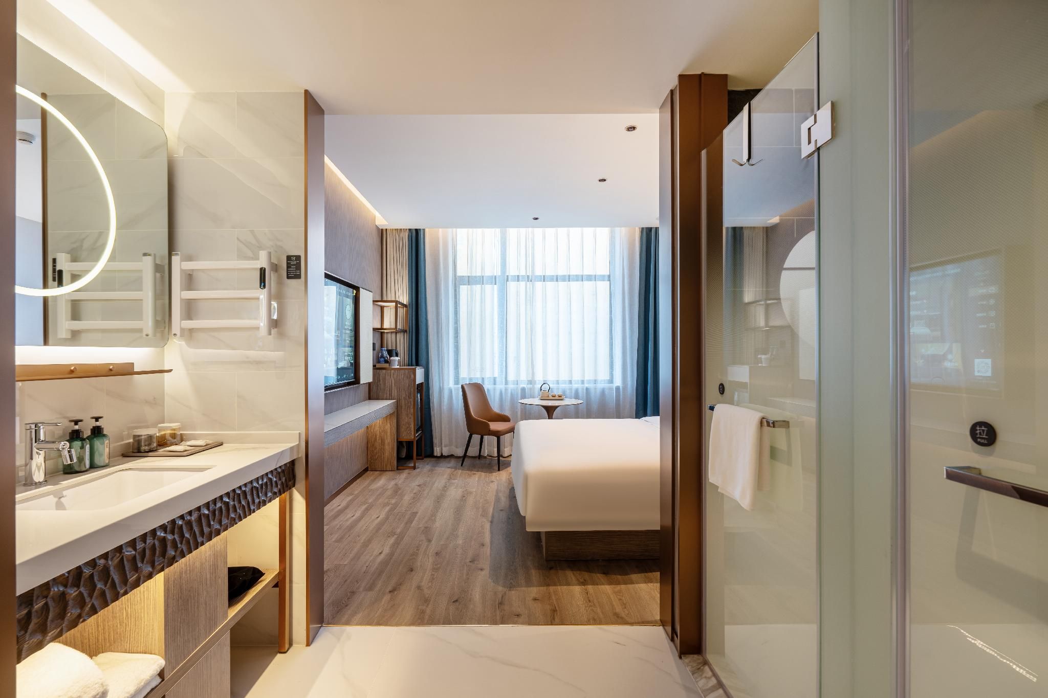 Queen Superior Room