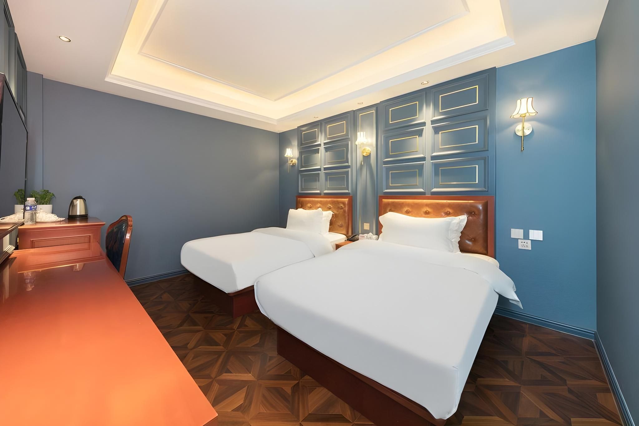 Twin Bed Room