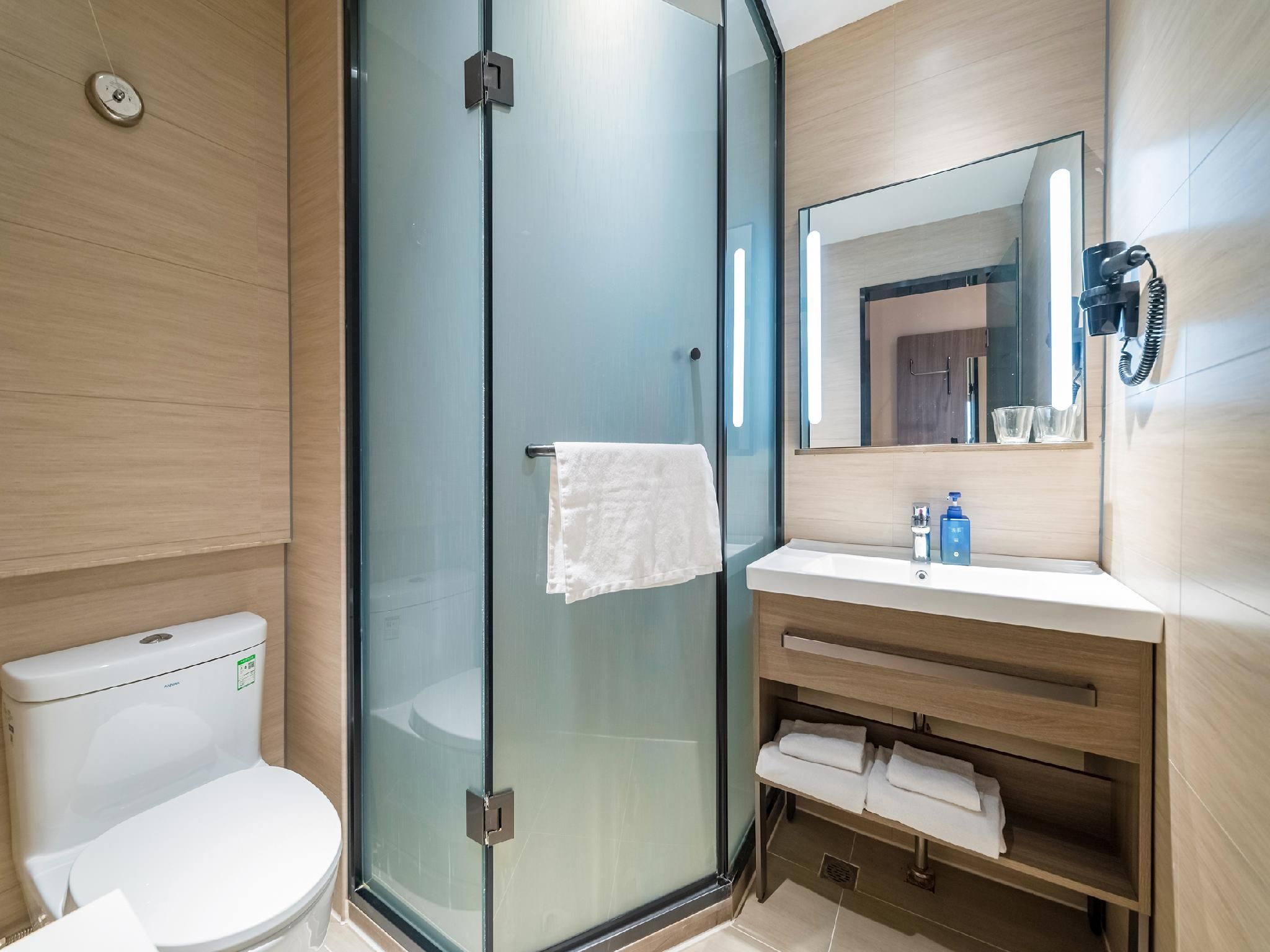Queen Room A