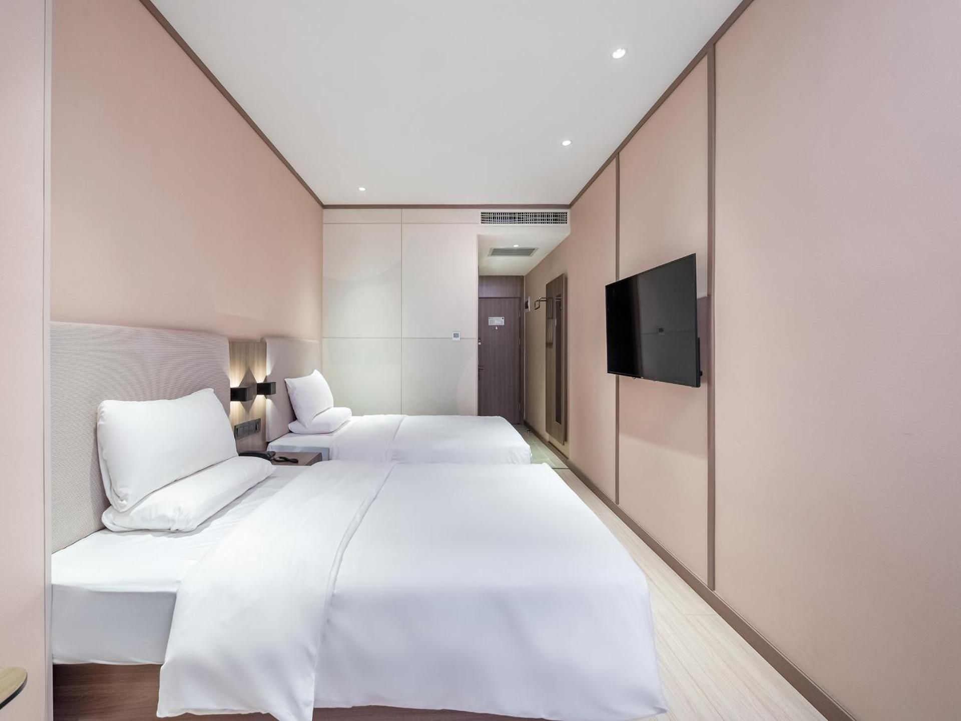 Huazhu - Deluxe Bed Room