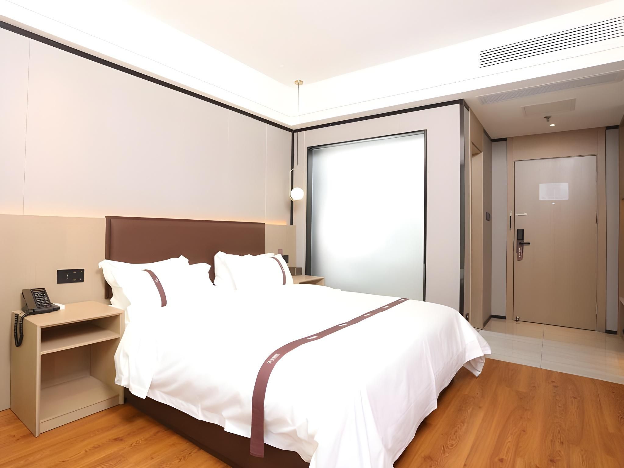 Queen Room with View