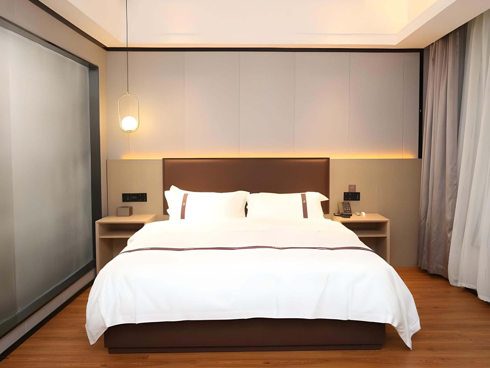 Queen Room with View
