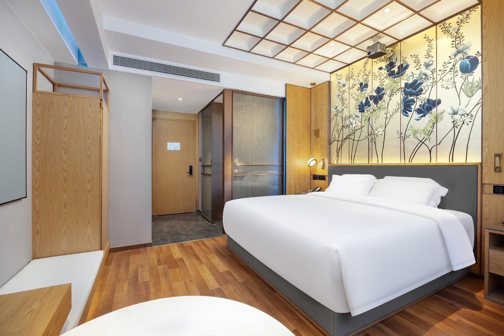 Commerce Heritage Queen Room