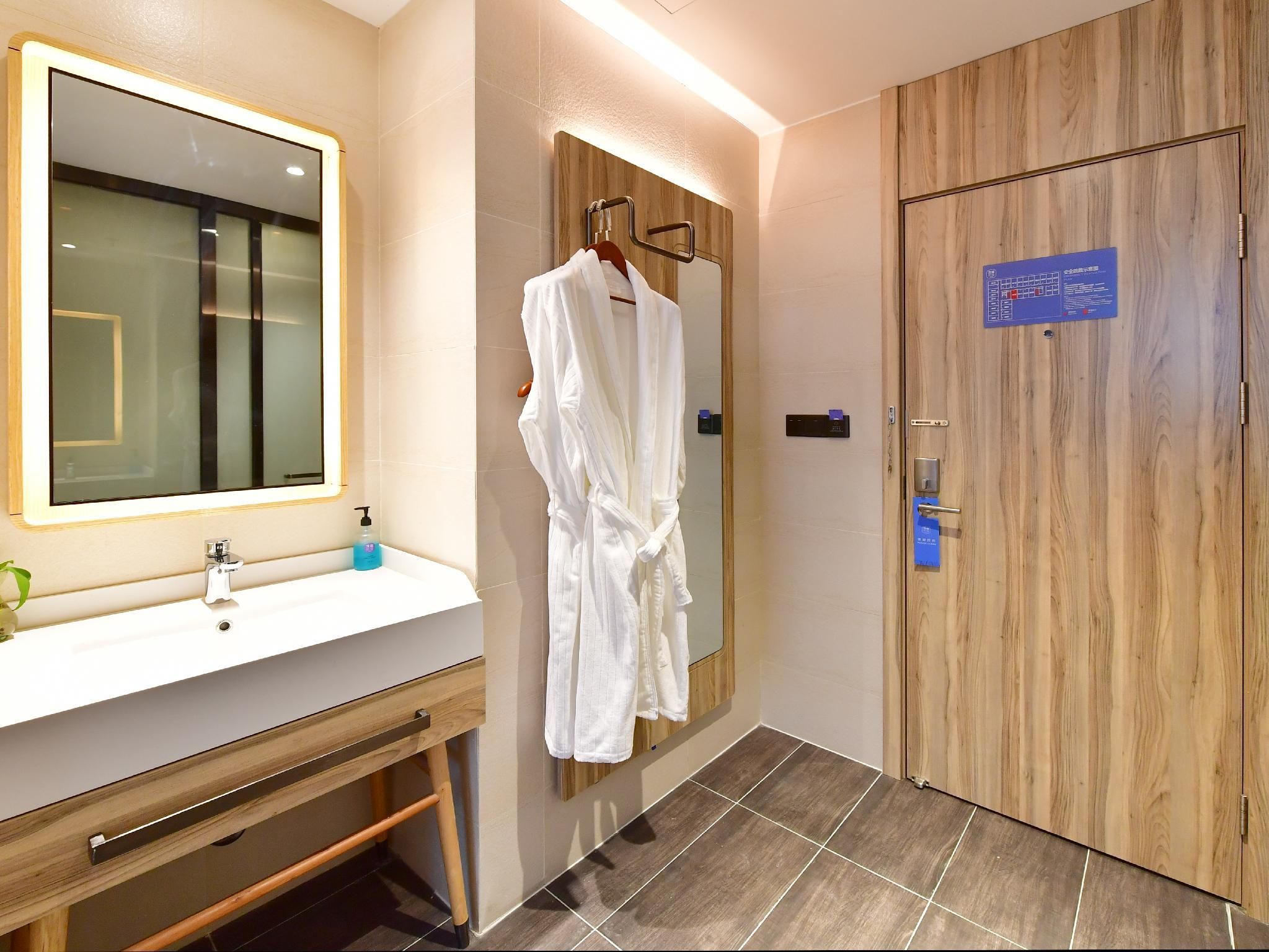 Huazhu - Deluxe Twin Room