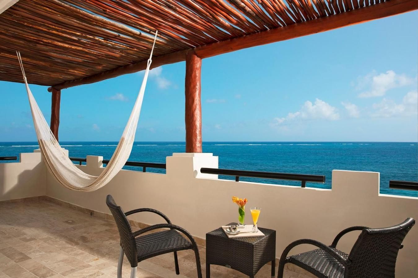 Preferred Club Master Suite Ocean Front King - All Inclusive