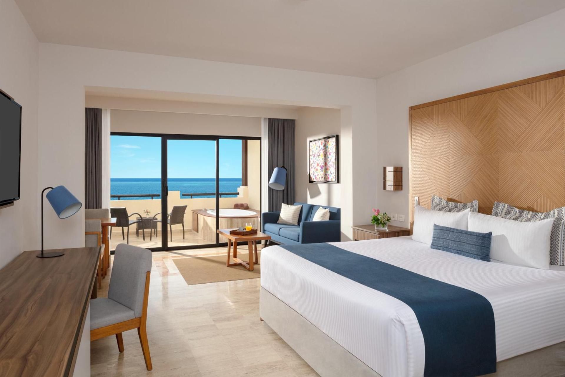 Preferred Club Junior Suite Ocean Front King - All Inclusive