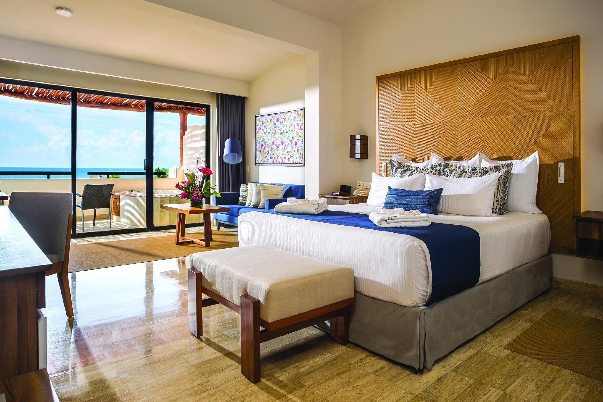 Preferred Club Junior Suite Ocean Front King - All Inclusive
