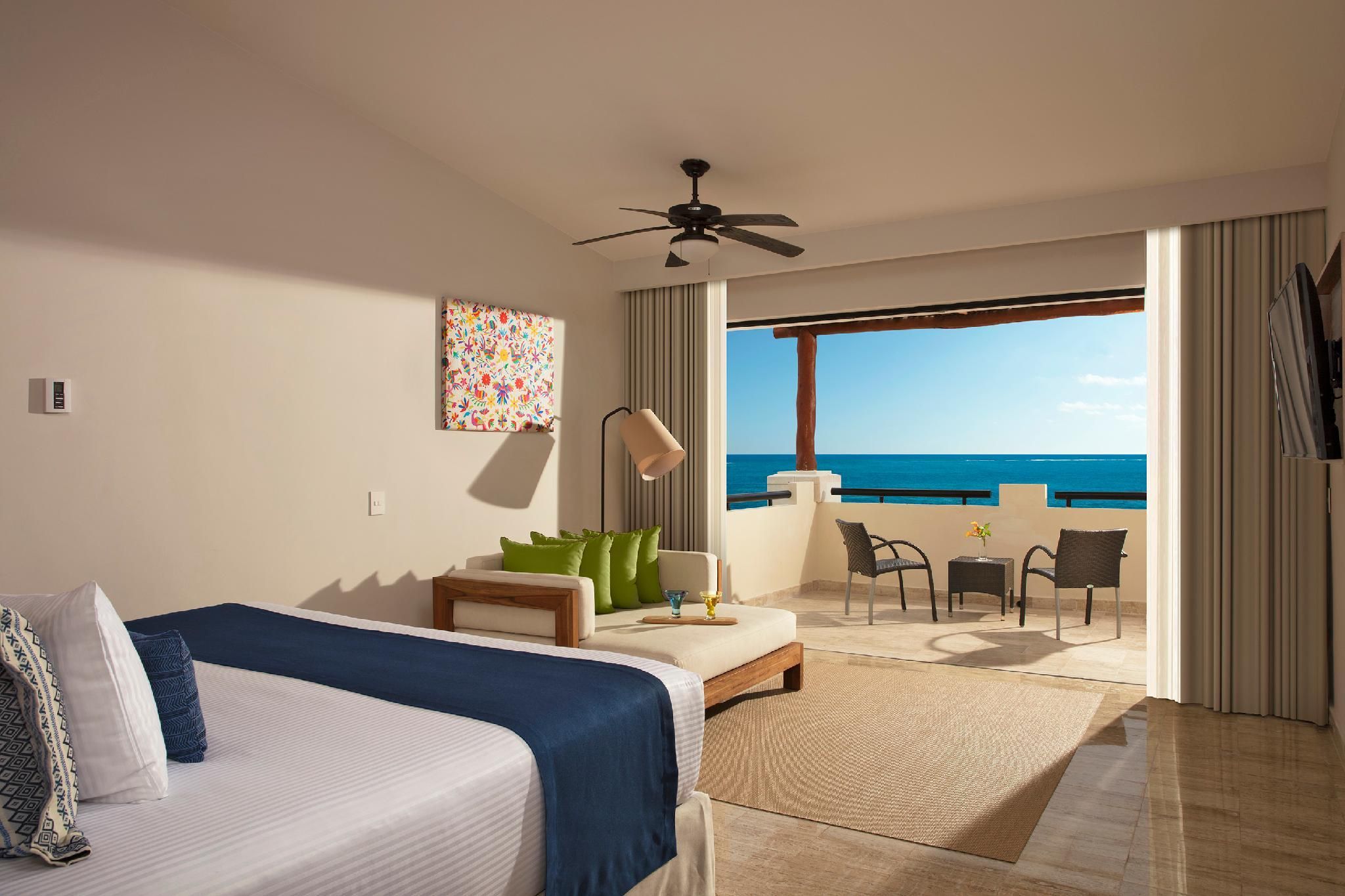 Preferred Club Master Suite Ocean Front King - All Inclusive