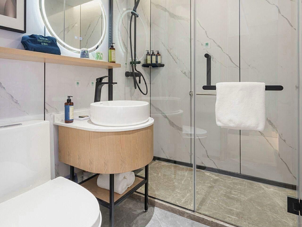 WH - Deluxe Bed Room