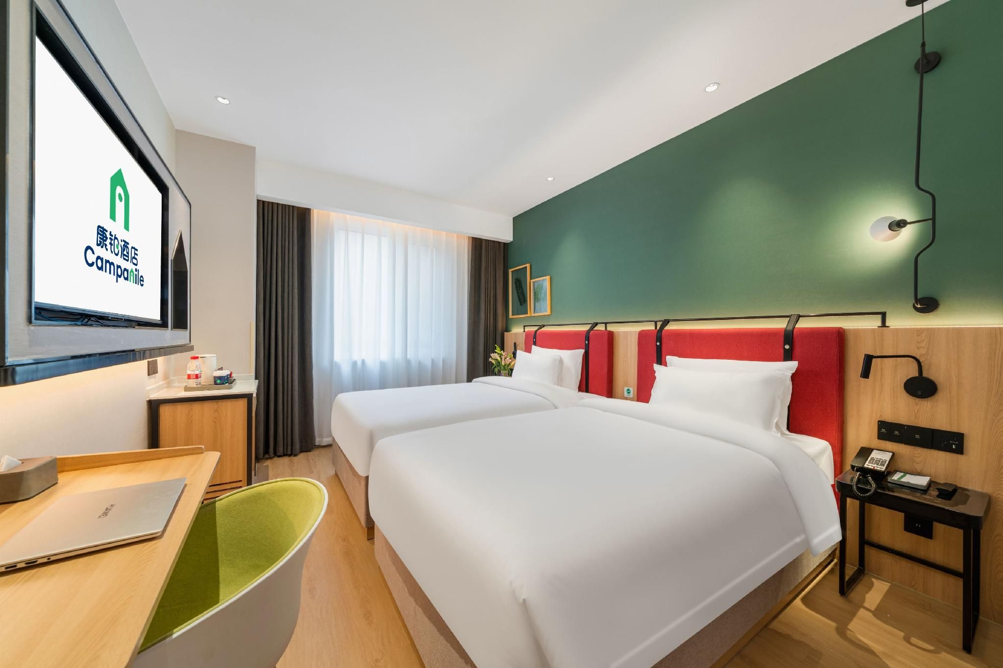 WH - Deluxe Bed Room