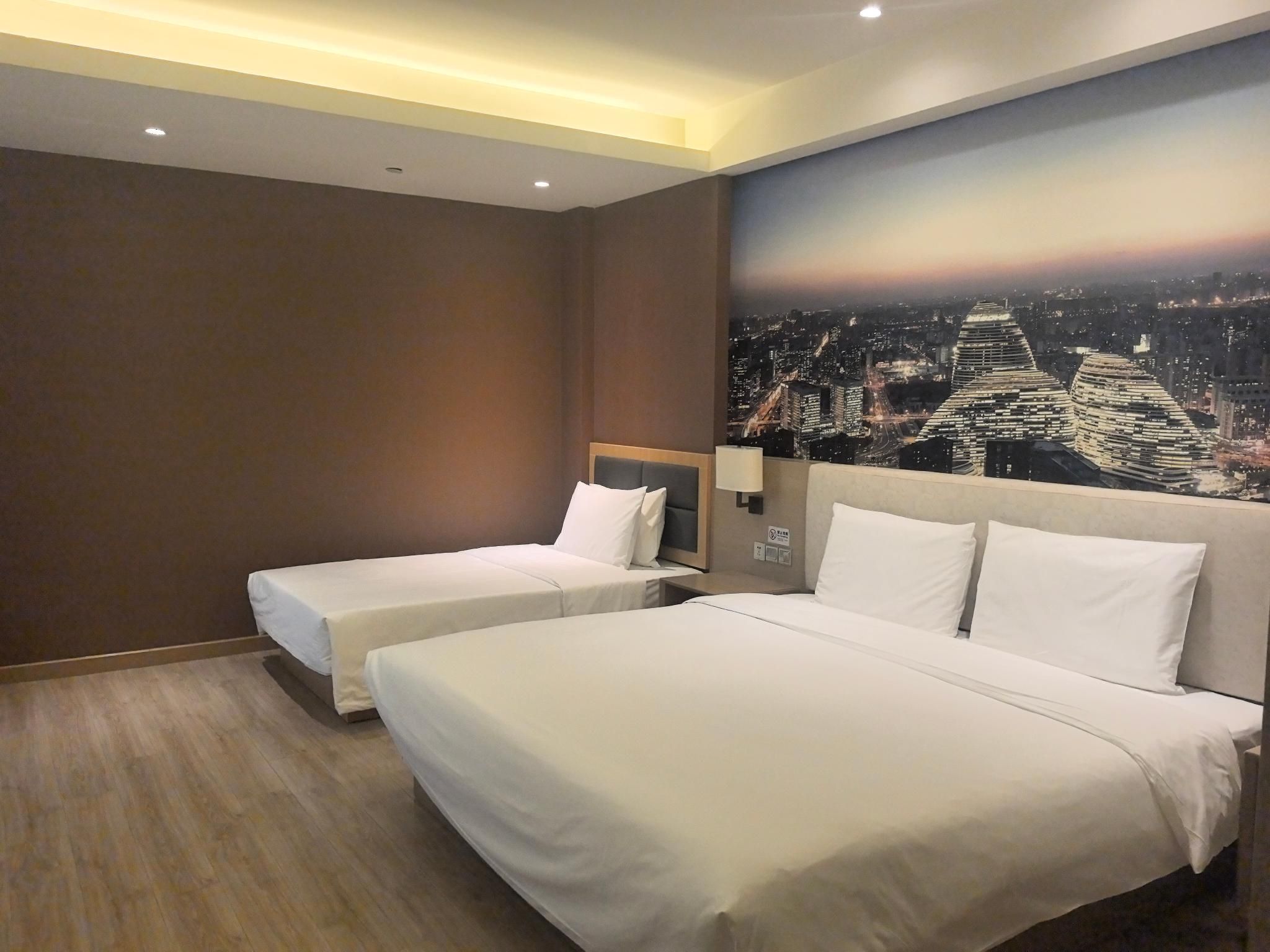 Deluxe Family Room, Guest room